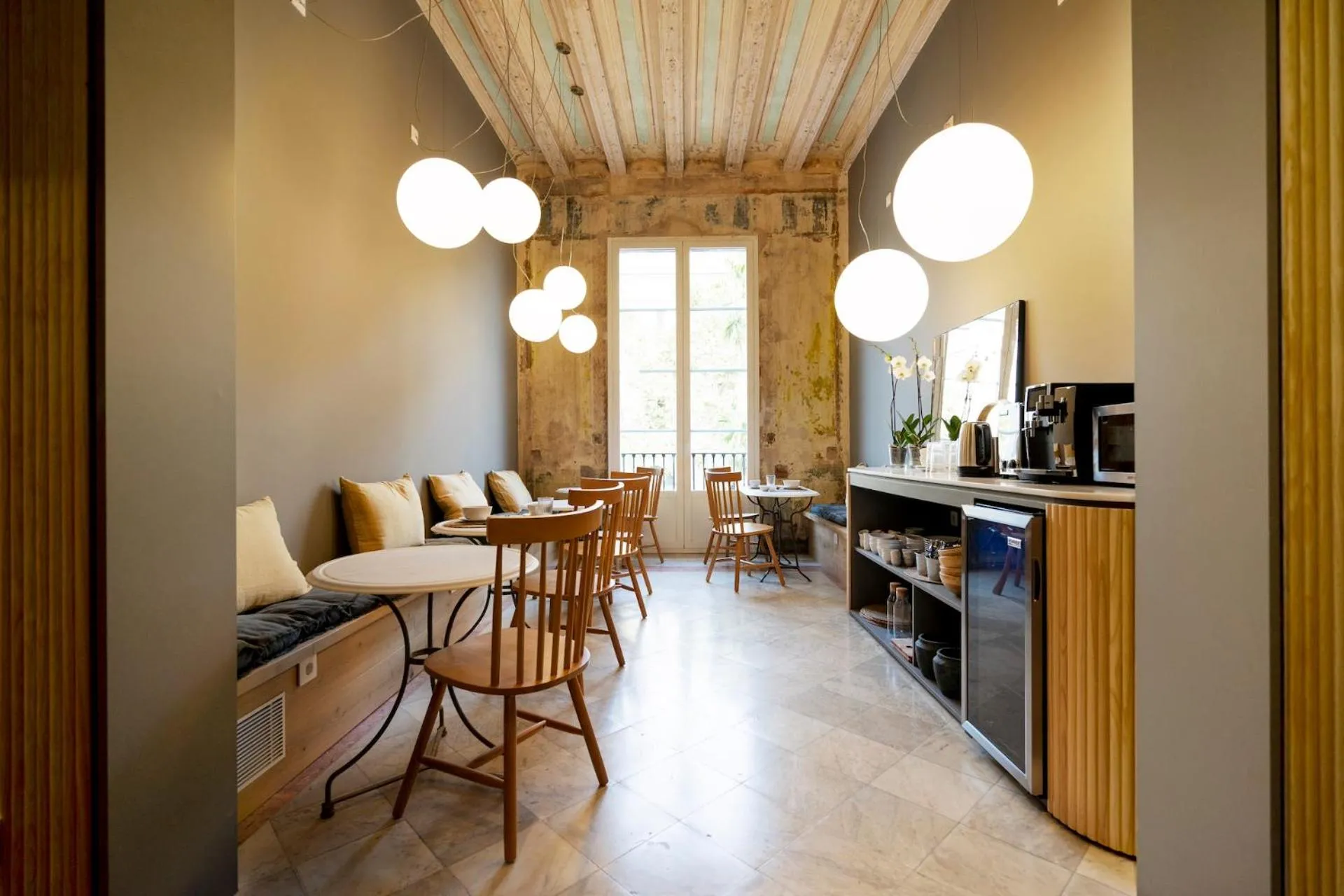 Kitchen or kitchenette in Hostal Porxos Garden