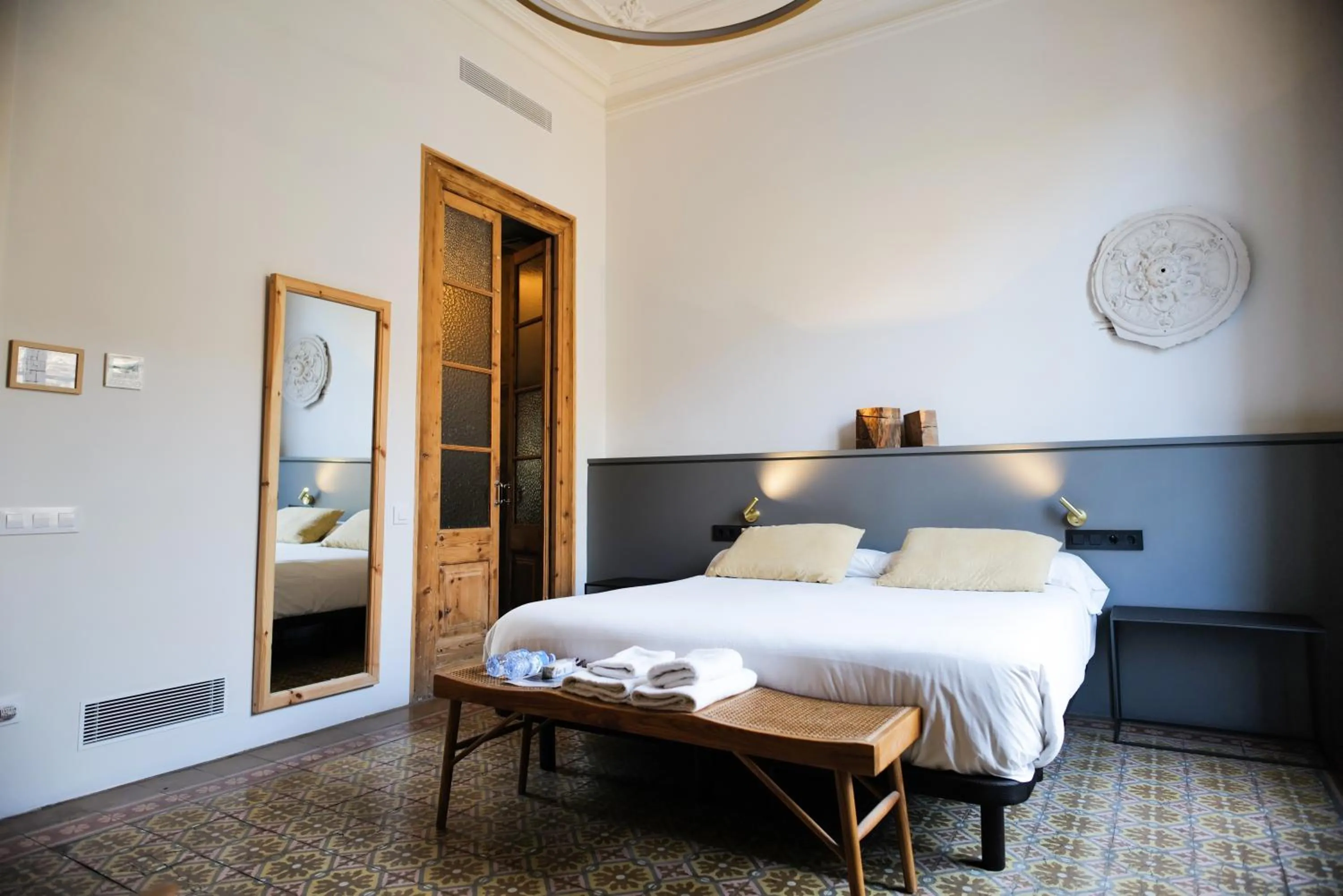 Property building, Bed in Hostal Porxos Garden