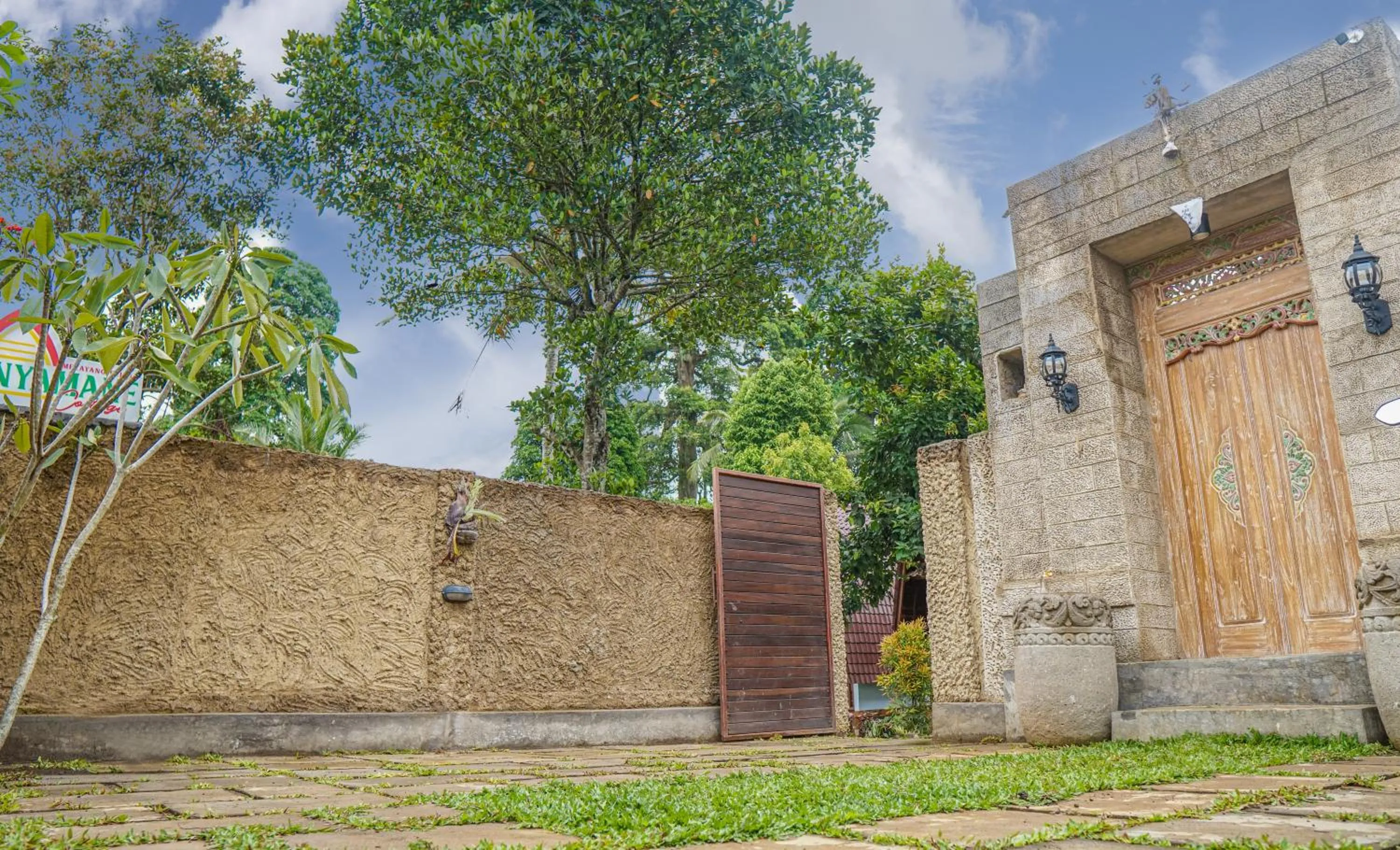 Facade/entrance in Nyamane Ubud Green View Villas by EPS