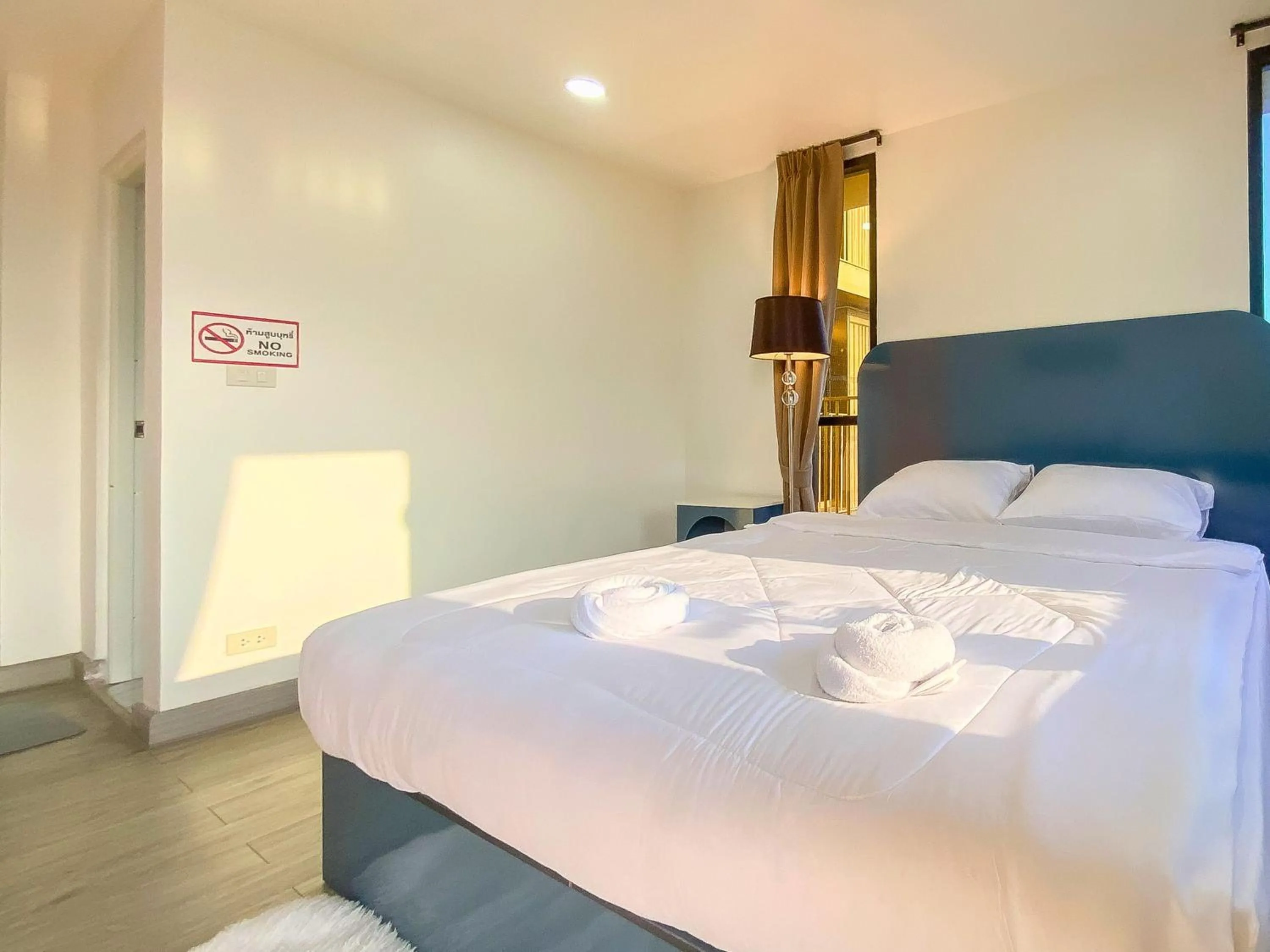 Bed in Goldsmith Bangkok Residence