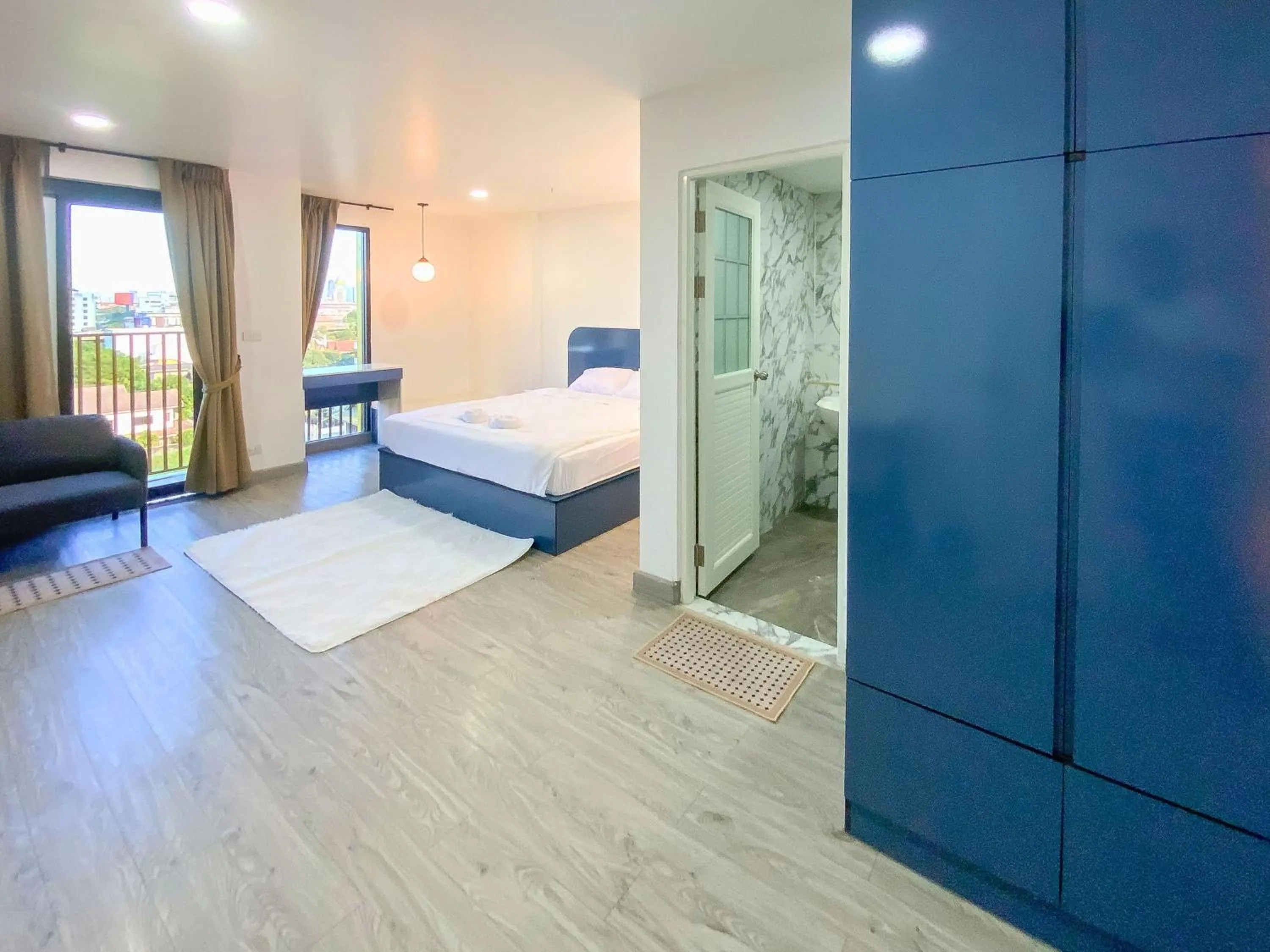 Photo of the whole room in Goldsmith Bangkok Residence