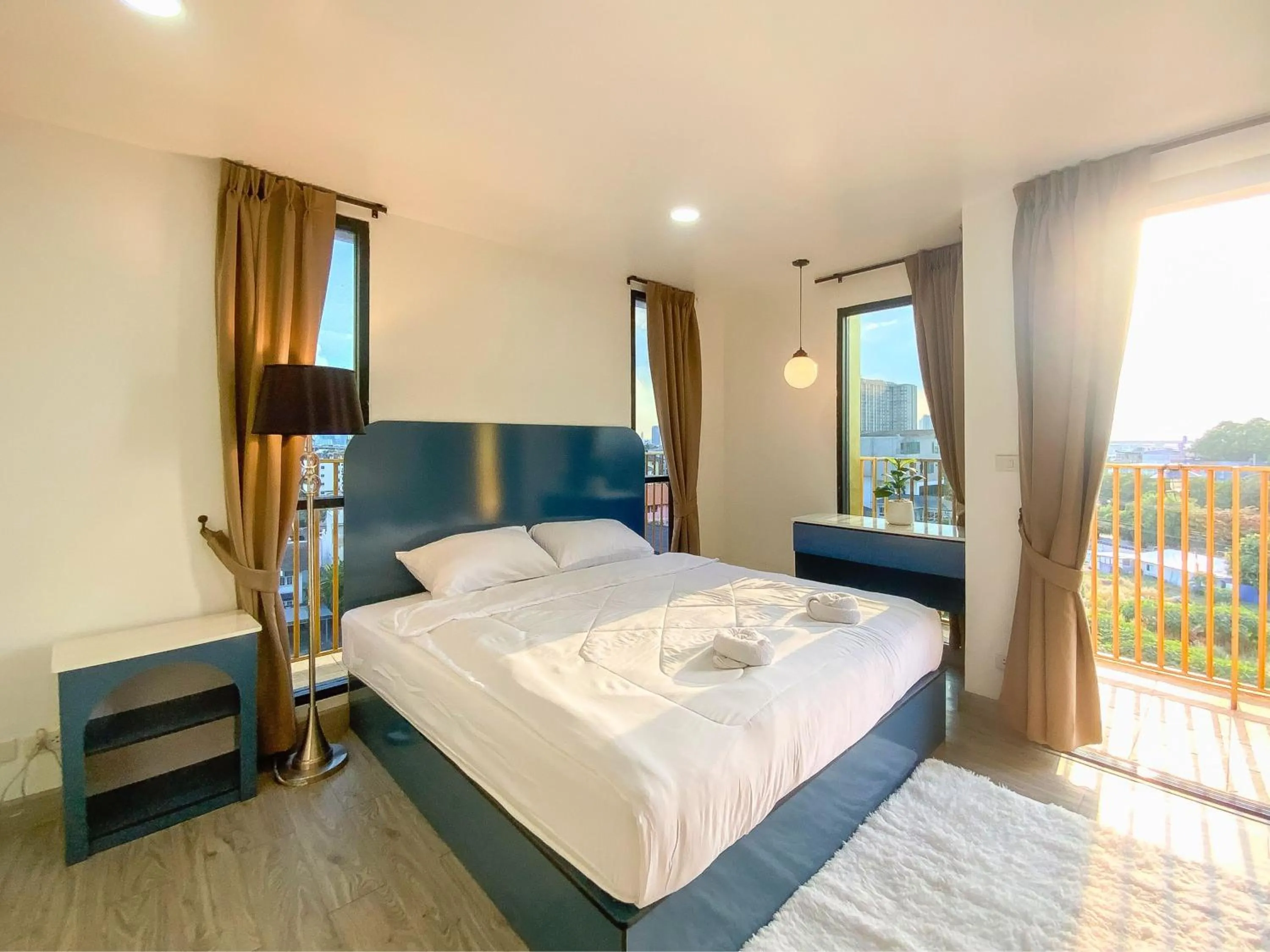 Bed in Goldsmith Bangkok Residence