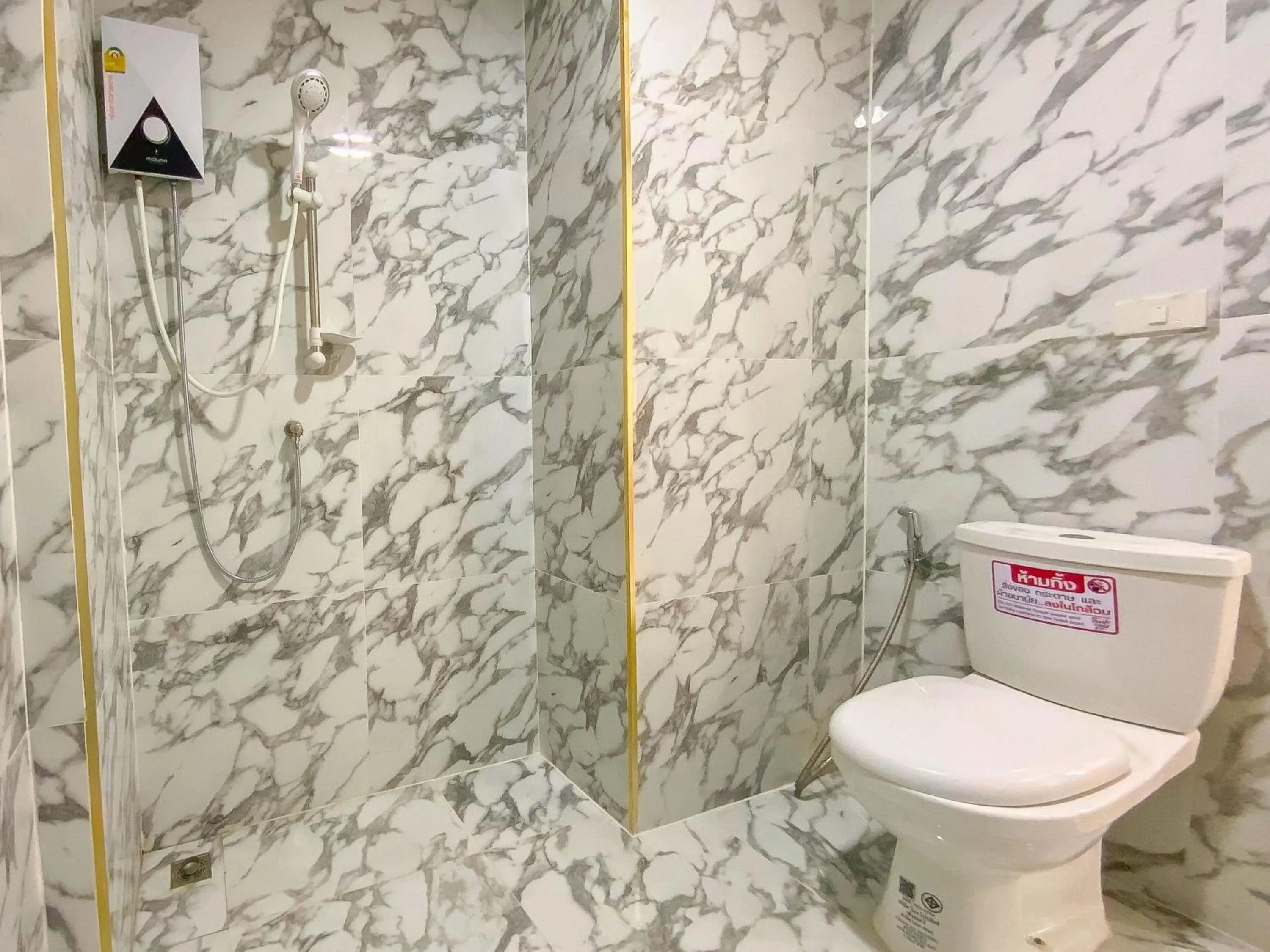 Shower in Goldsmith Bangkok Residence