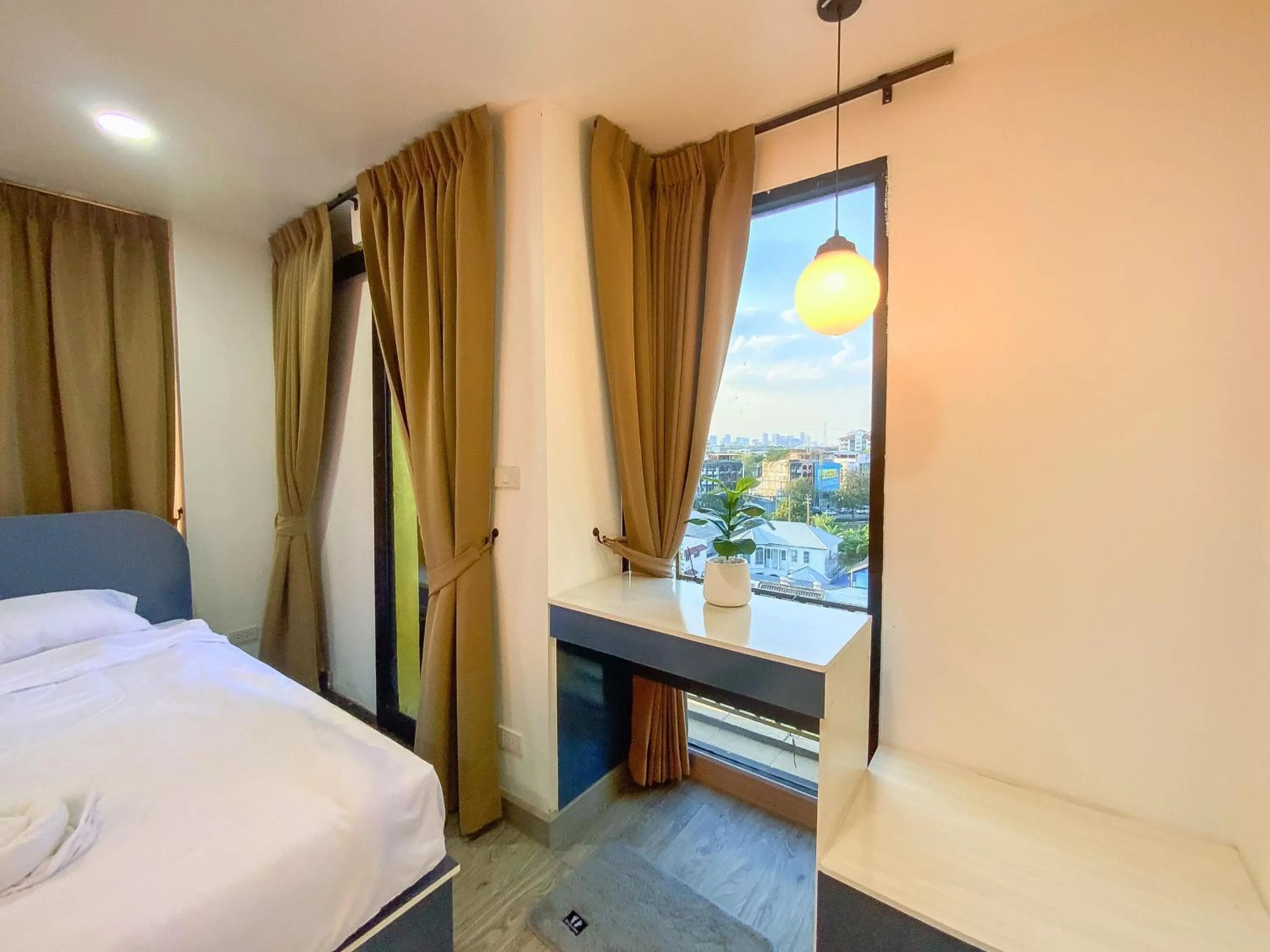 Bed in Goldsmith Bangkok Residence