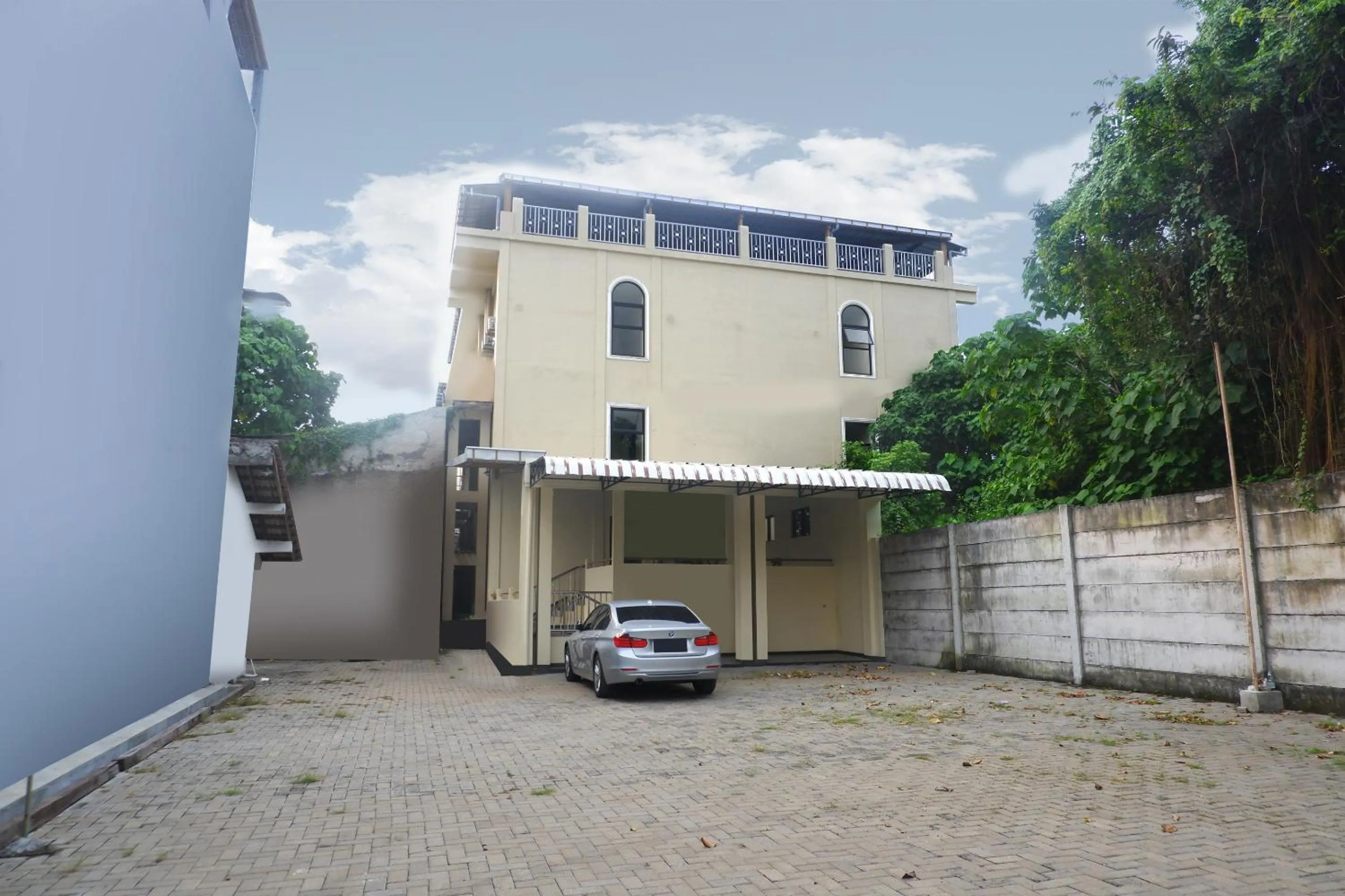 Property building in Hotel Pelangi Indah