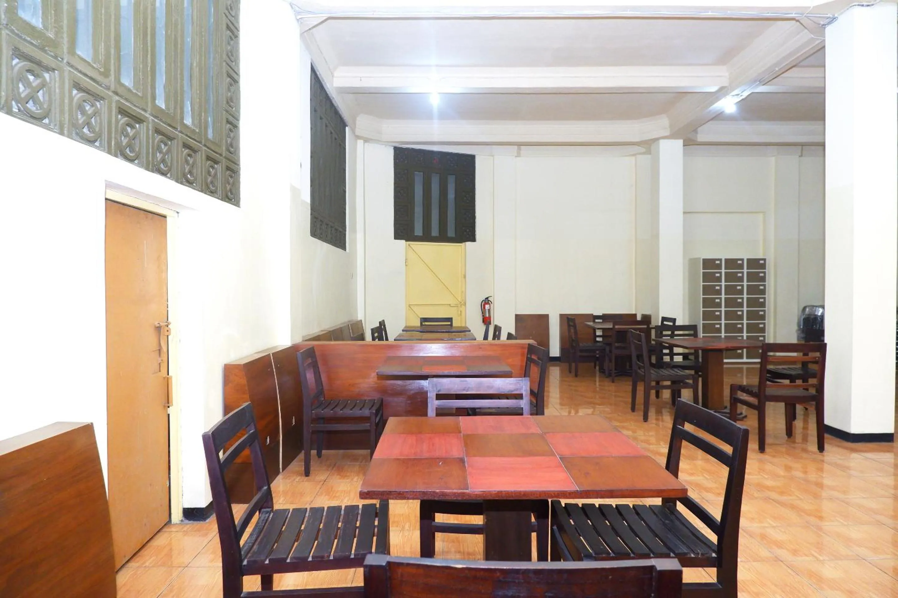 Restaurant/places to eat in Hotel Pelangi Indah