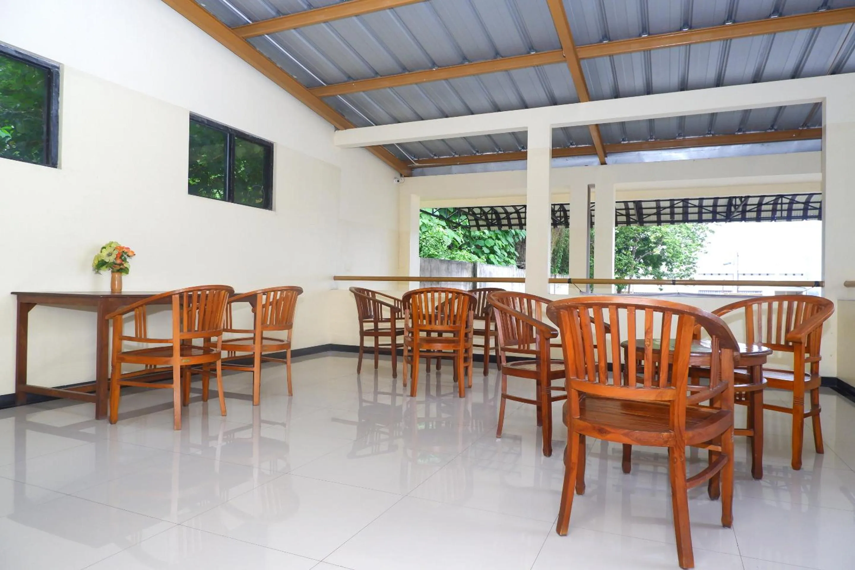 Restaurant/places to eat in Hotel Pelangi Indah