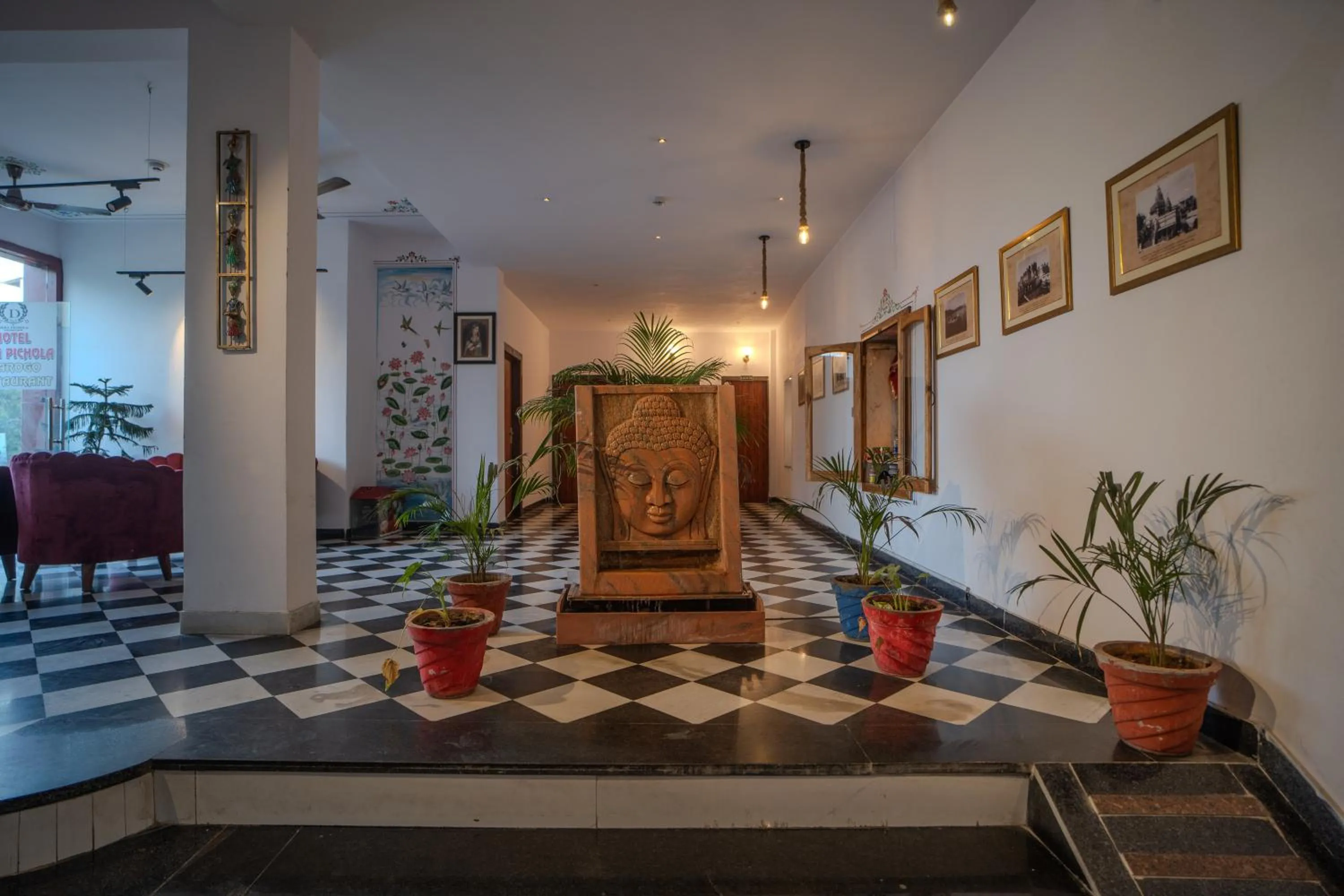 Lobby or reception in DERA PICHOLA- A Lake Facing Boutique Hotel