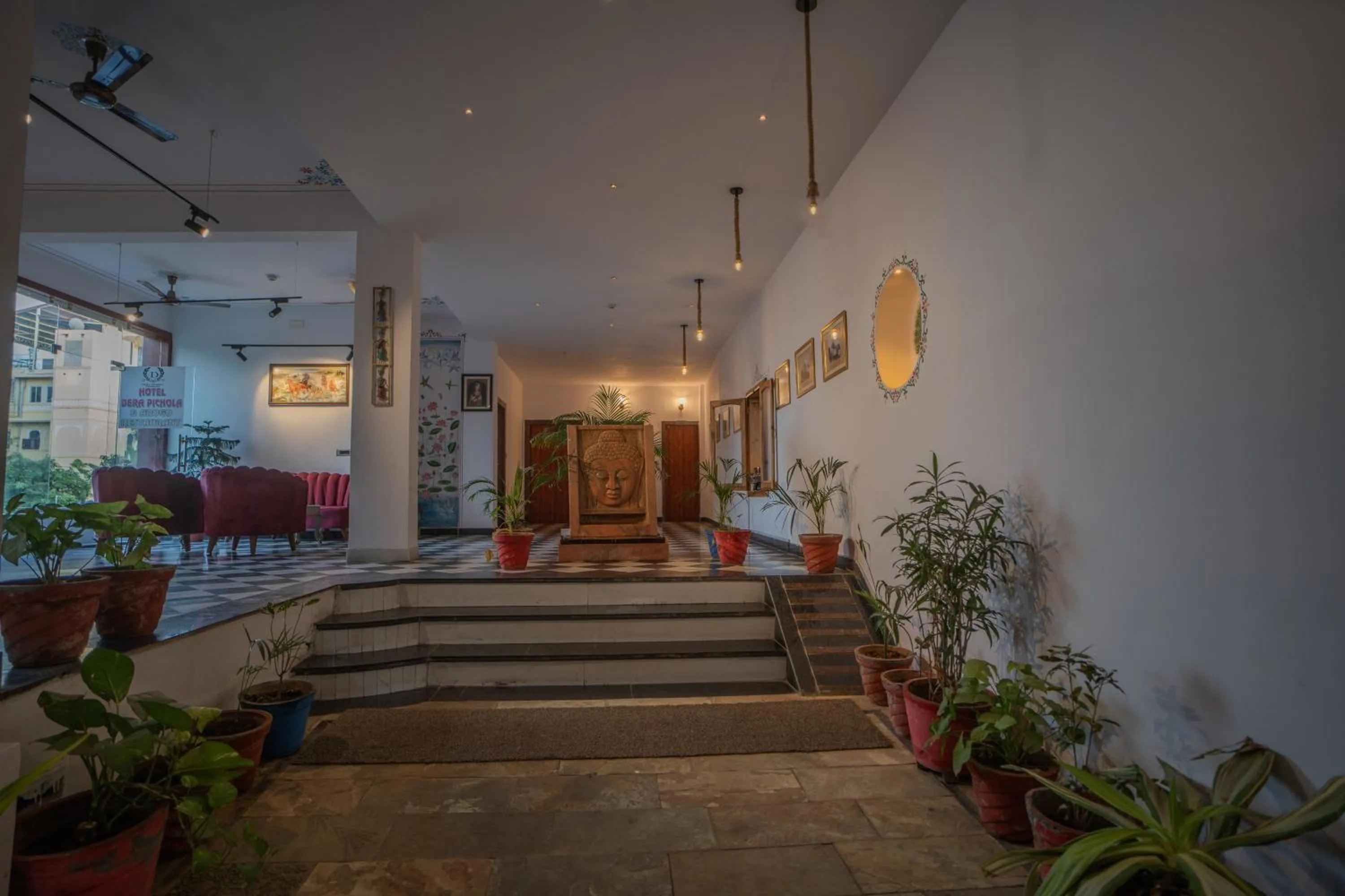 Lobby or reception in DERA PICHOLA- A Lake Facing Boutique Hotel