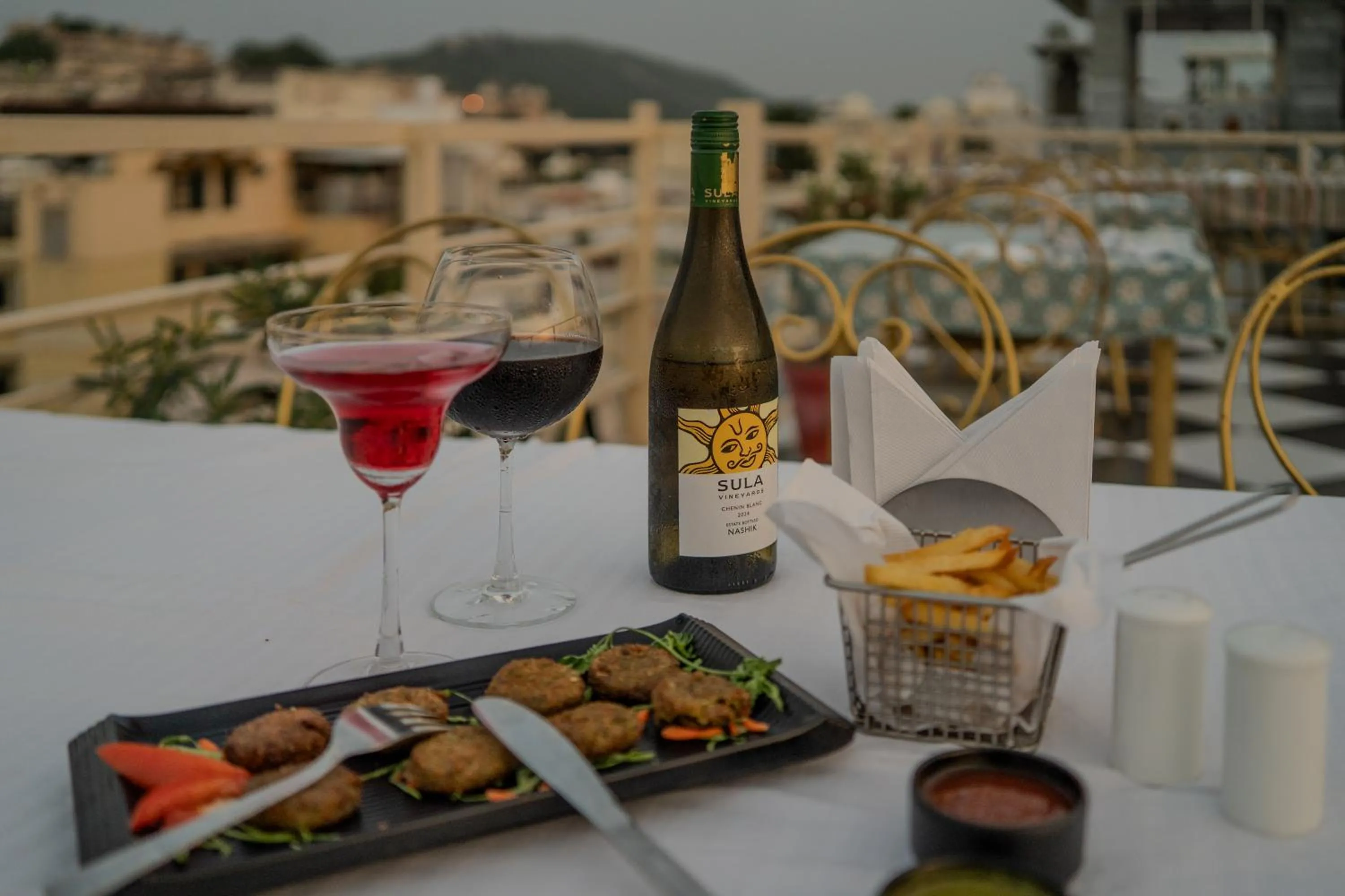 Restaurant/places to eat in DERA PICHOLA- A Lake Facing Boutique Hotel