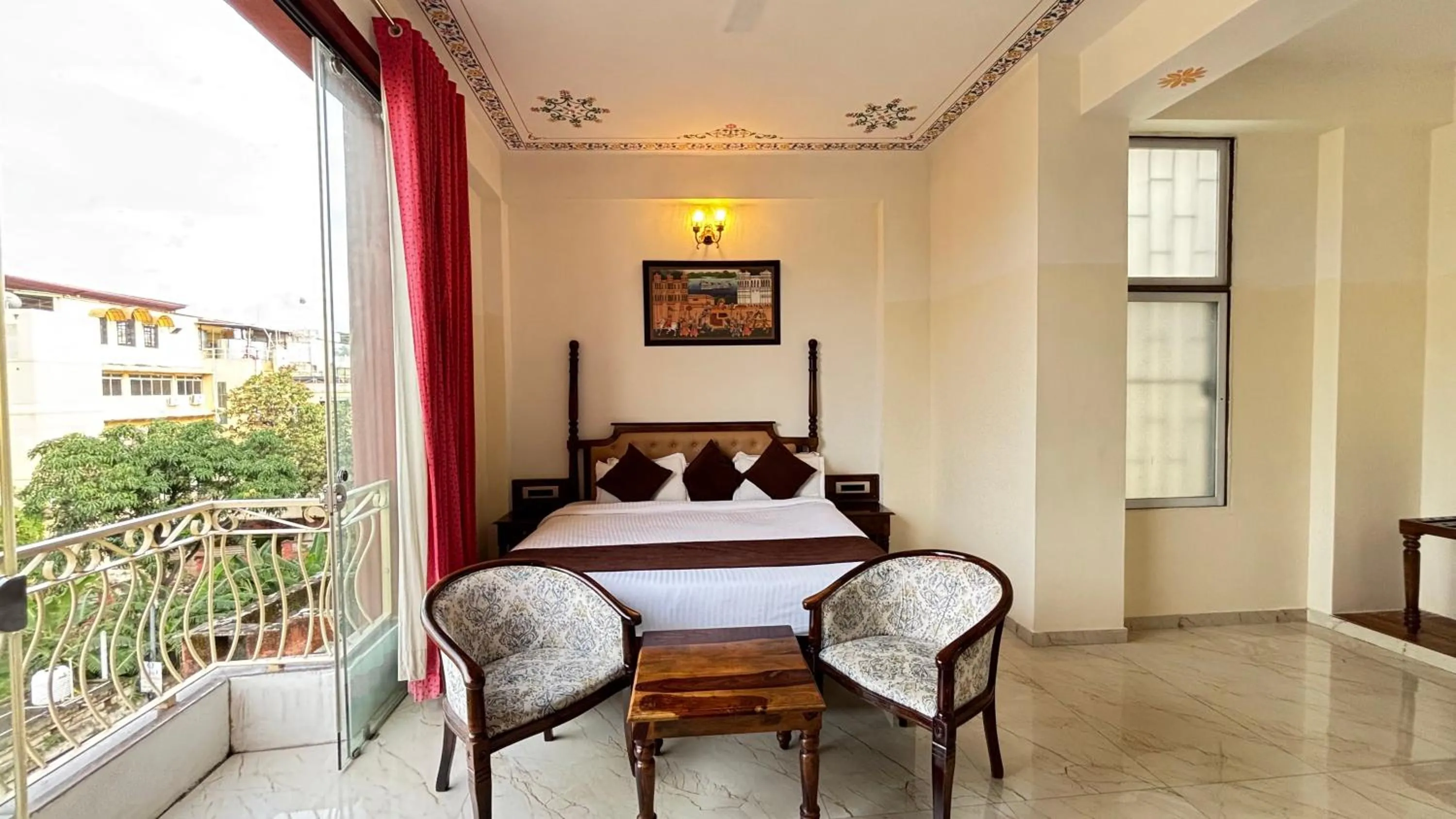 Bed in DERA PICHOLA- A Lake Facing Boutique Hotel