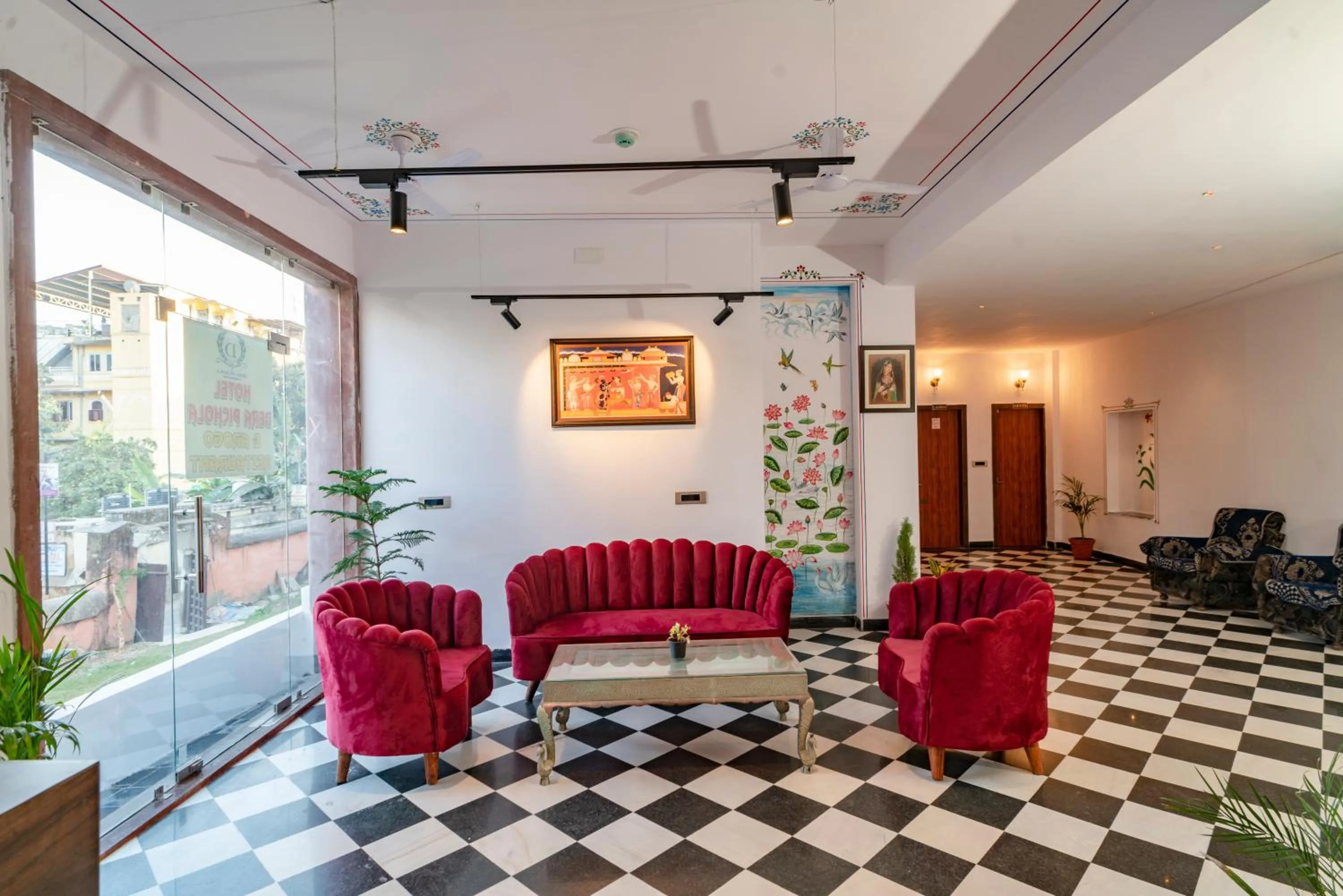 Lobby or reception in DERA PICHOLA- A Lake Facing Boutique Hotel