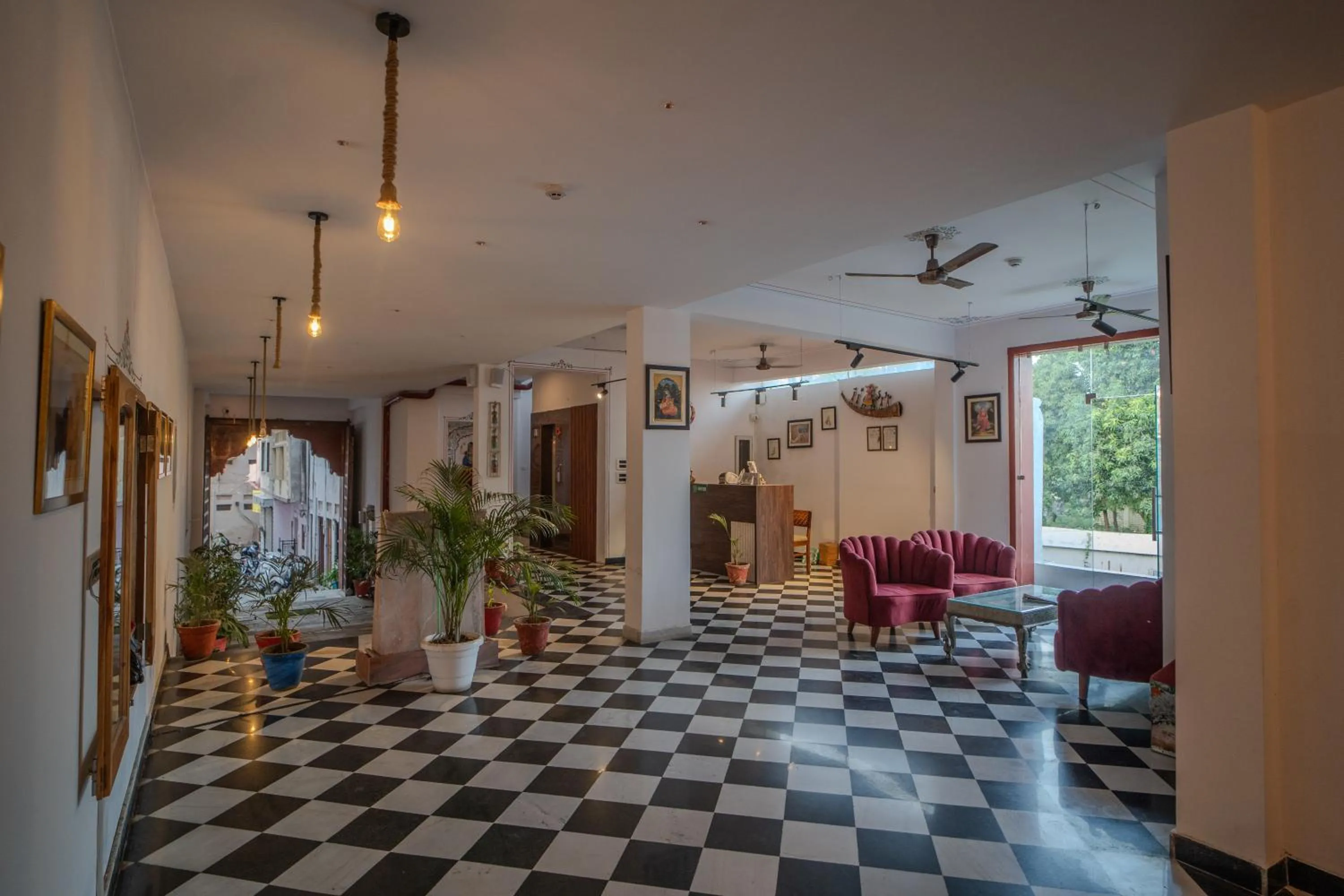 Lobby or reception in DERA PICHOLA- A Lake Facing Boutique Hotel