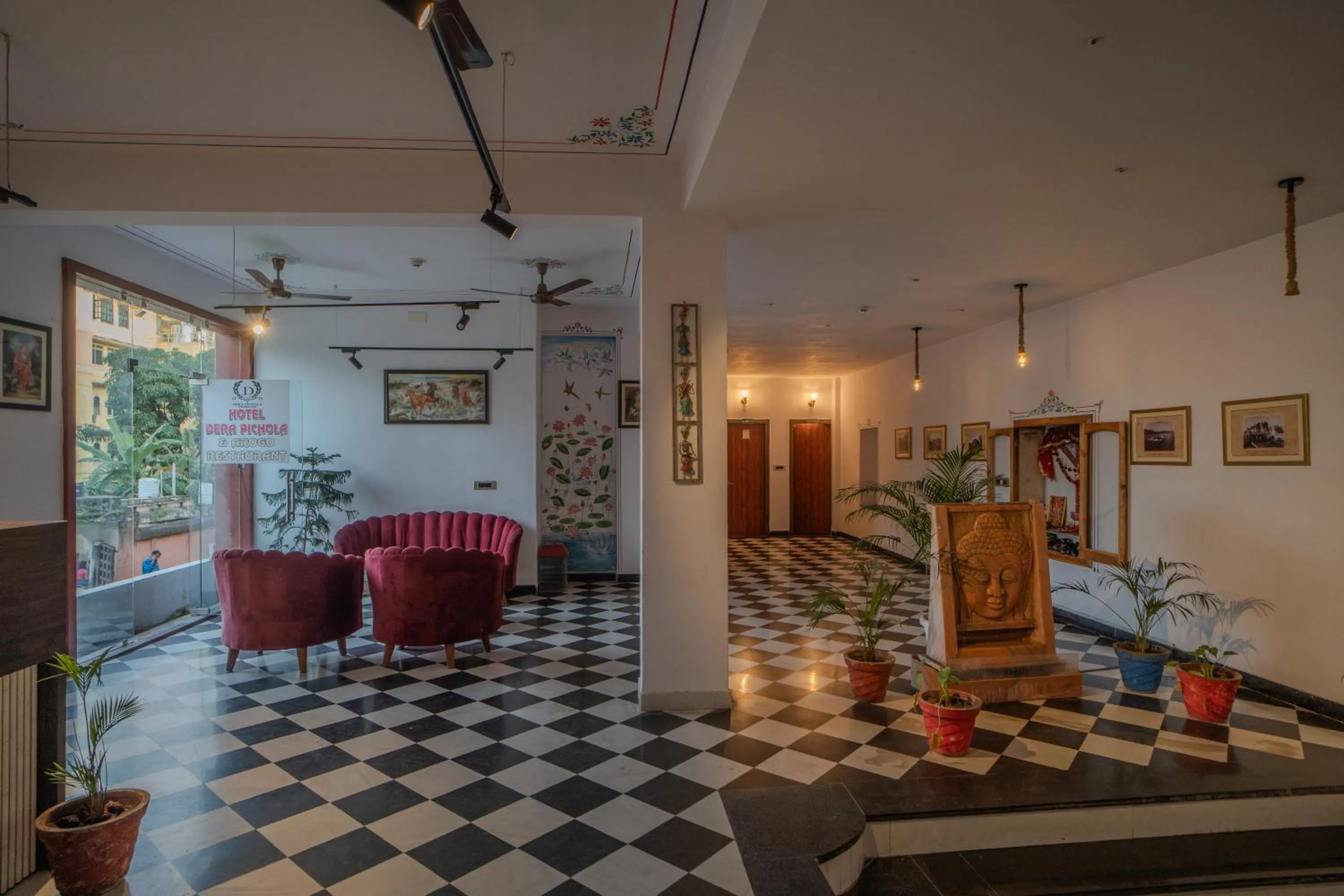 Lobby or reception in DERA PICHOLA- A Lake Facing Boutique Hotel