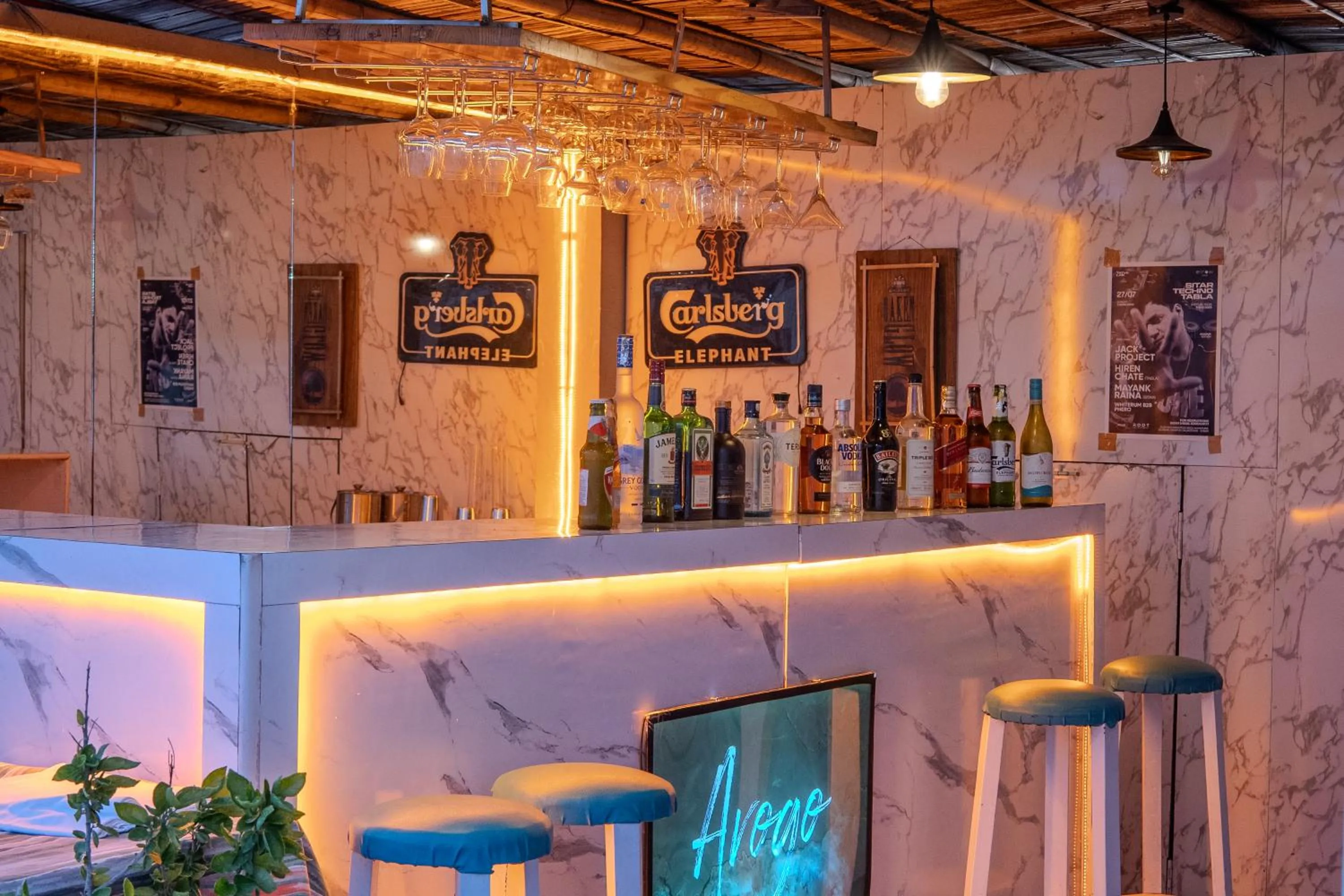 Lounge or bar in DERA PICHOLA- A Lake Facing Boutique Hotel
