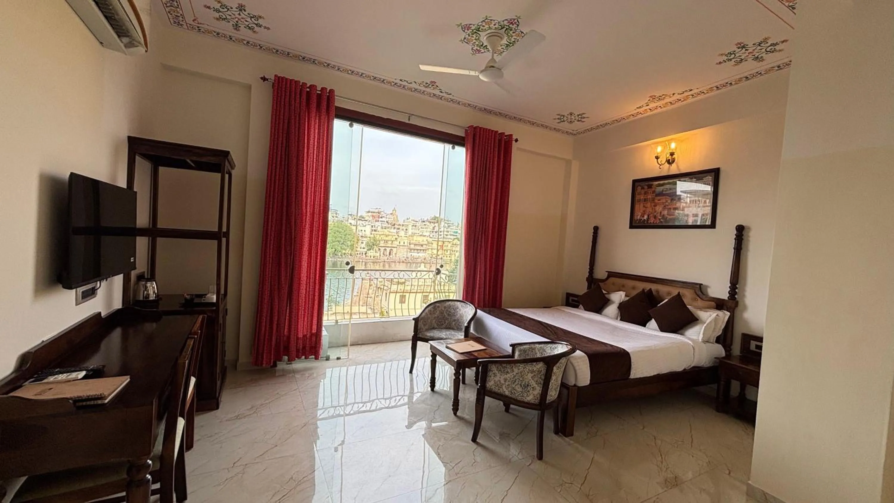 Lake view, Bed in DERA PICHOLA- A Lake Facing Boutique Hotel