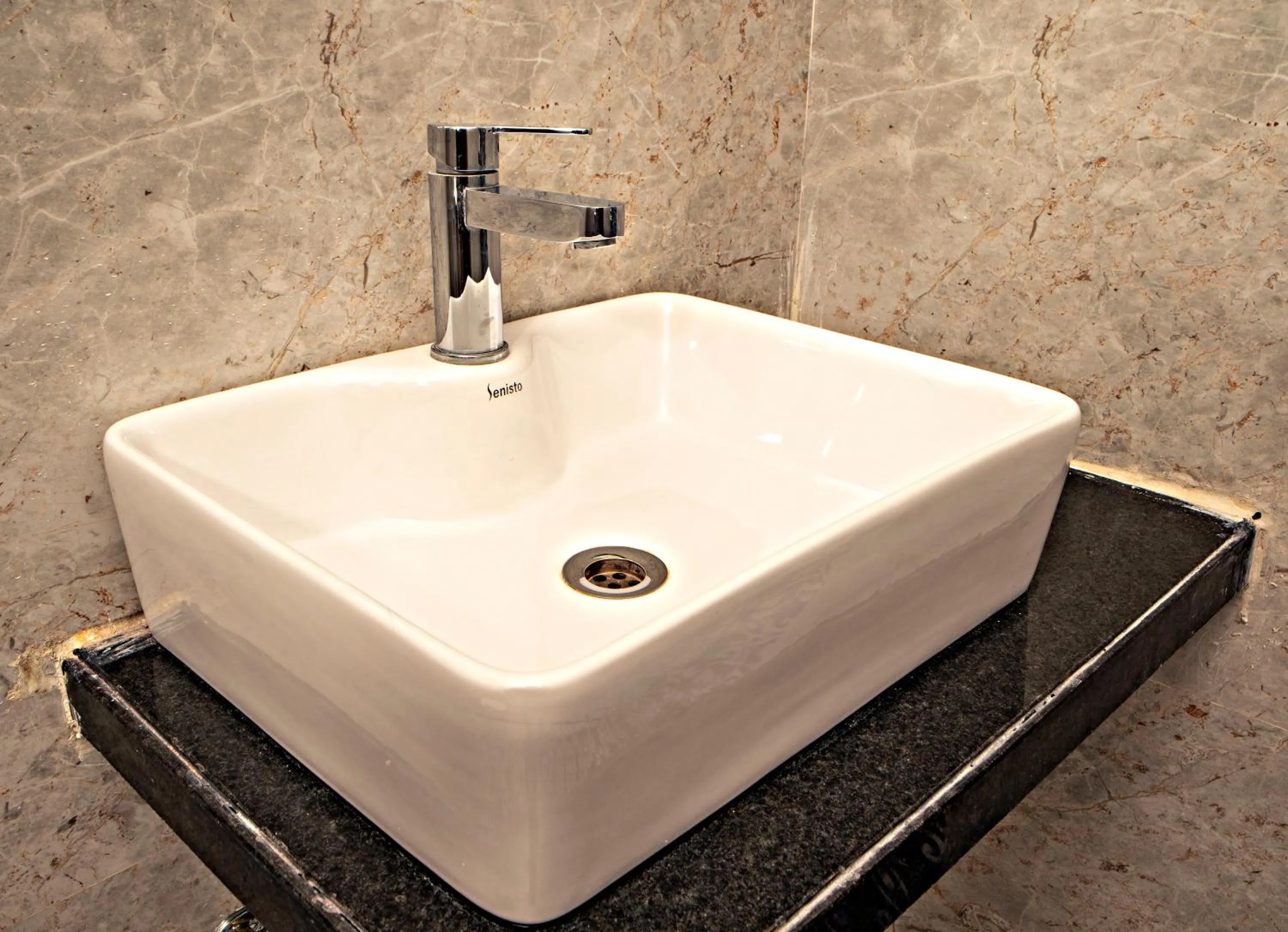 Bathroom in DERA PICHOLA- A Lake Facing Boutique Hotel
