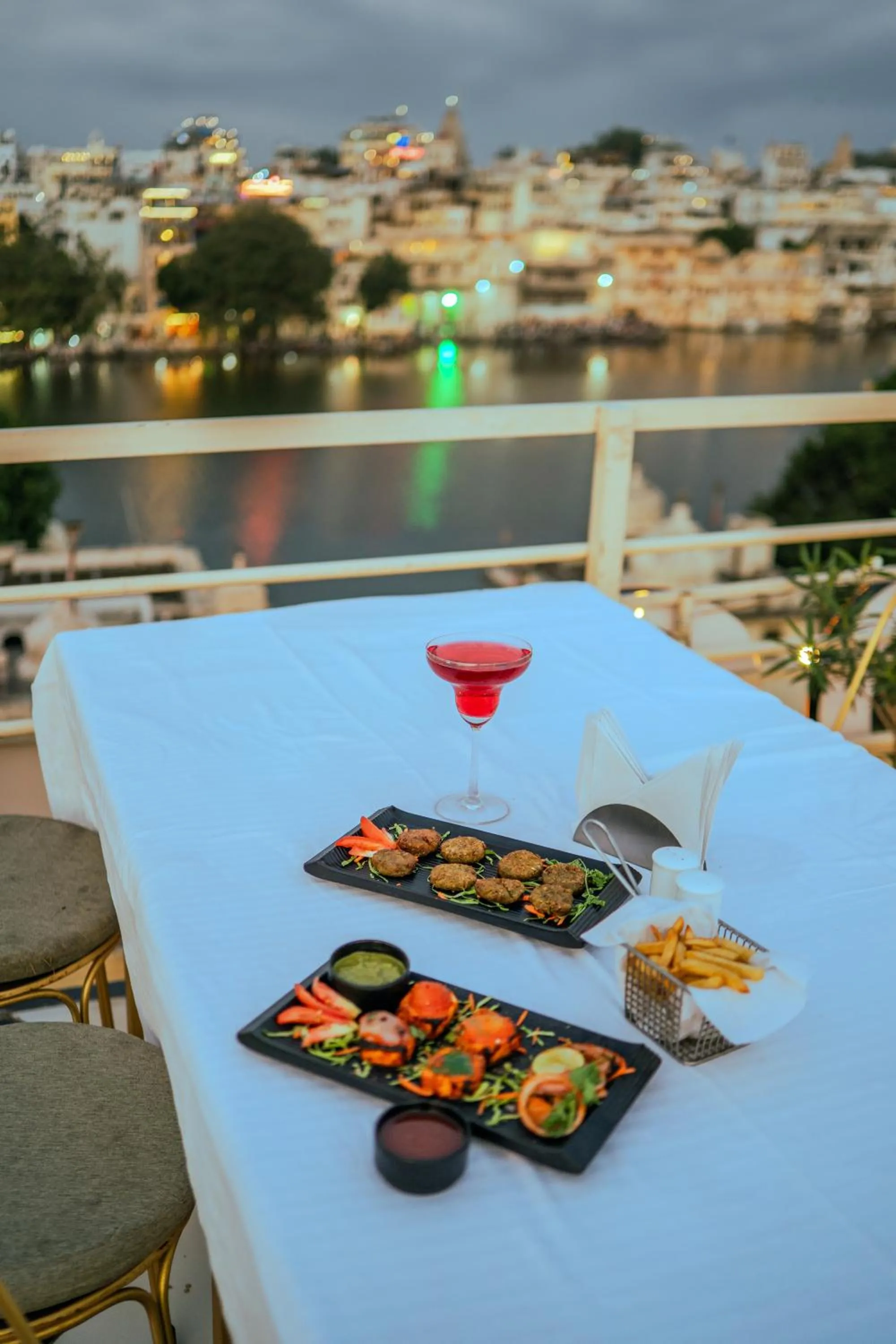 Restaurant/places to eat in DERA PICHOLA- A Lake Facing Boutique Hotel