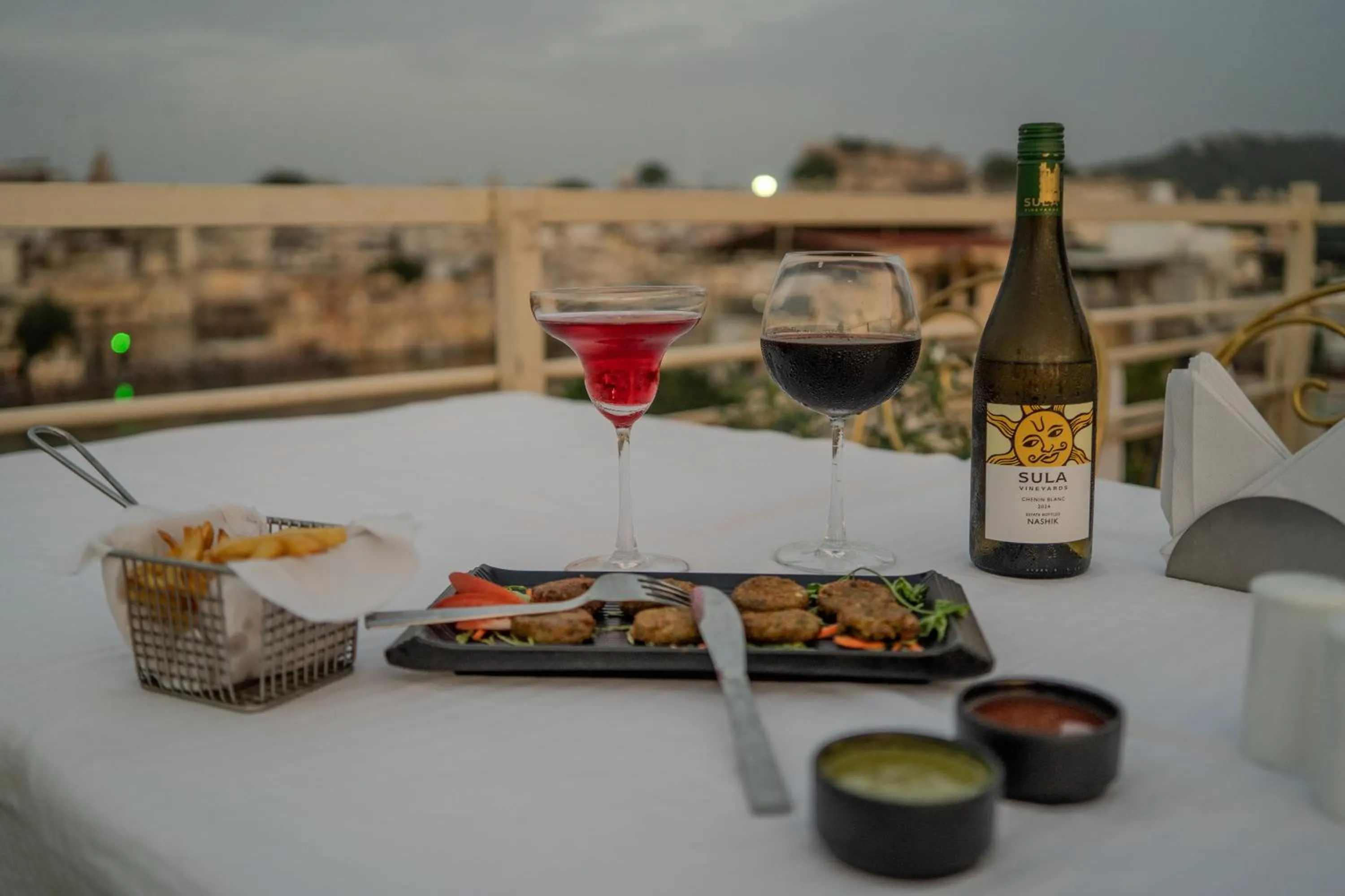 Restaurant/places to eat in DERA PICHOLA- A Lake Facing Boutique Hotel