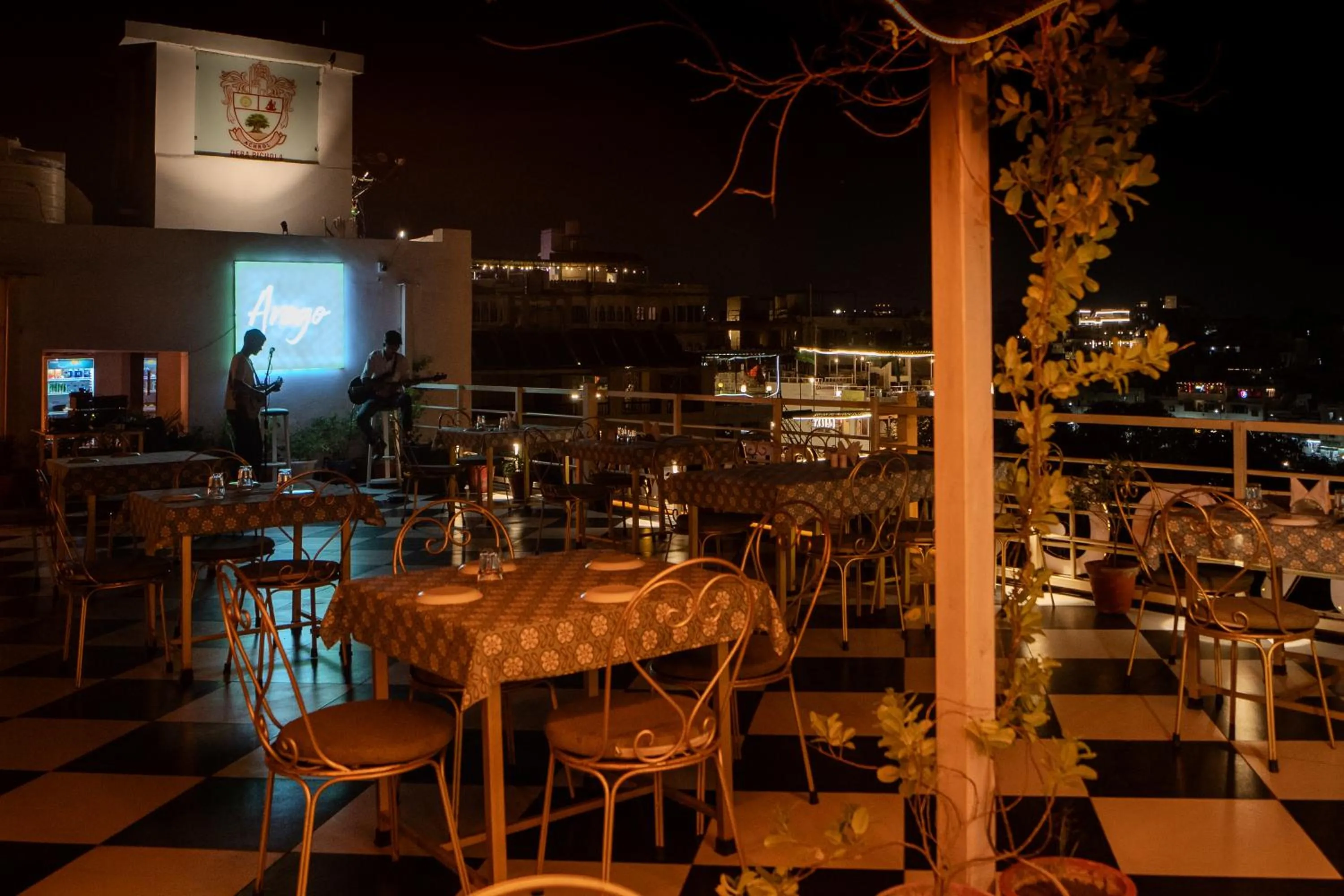 Restaurant/places to eat in DERA PICHOLA- A Lake Facing Boutique Hotel