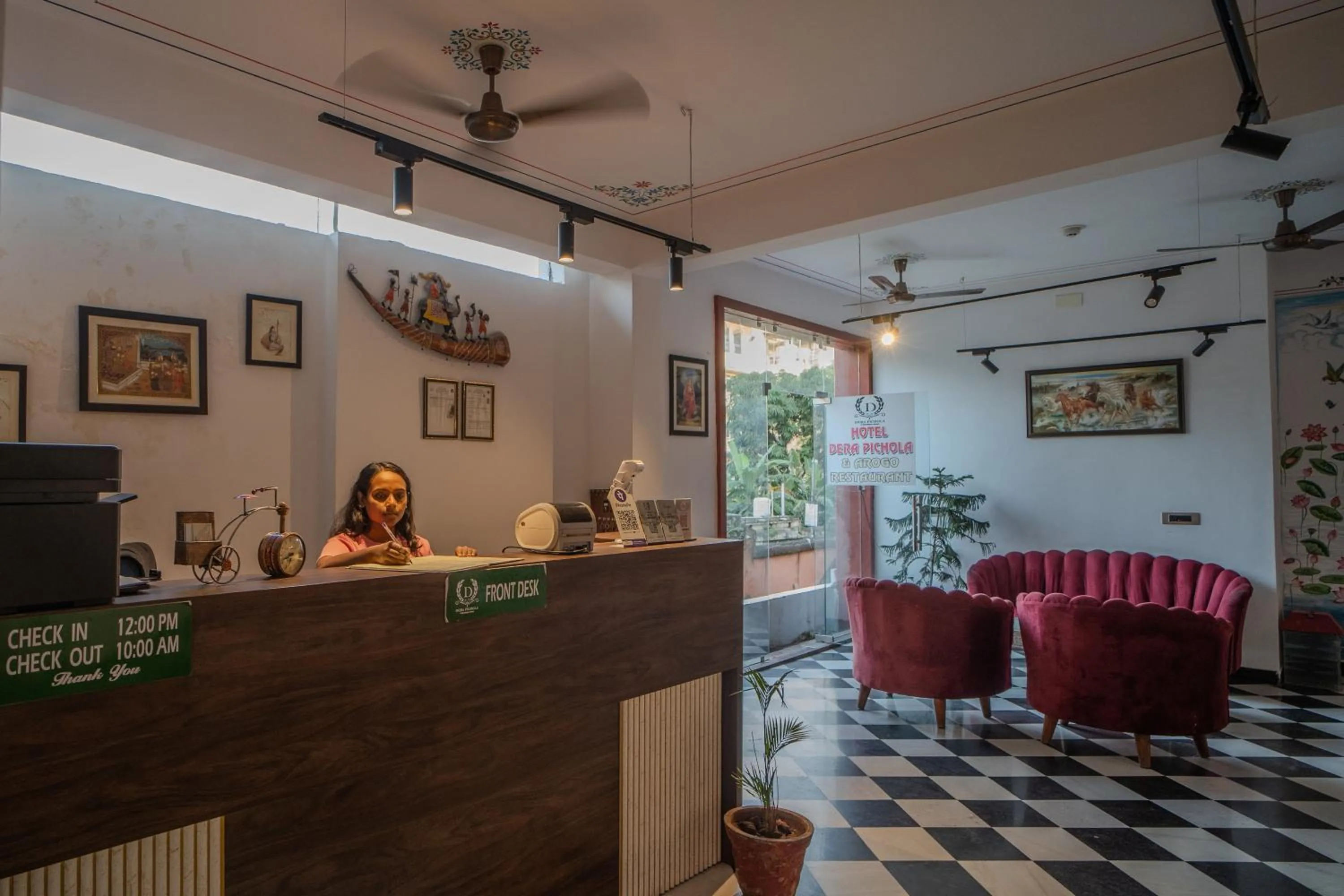 Lobby or reception in DERA PICHOLA- A Lake Facing Boutique Hotel