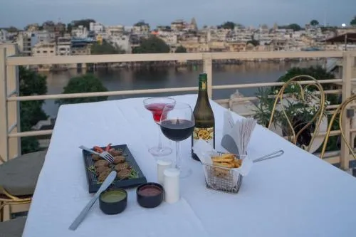 DERA PICHOLA- A Lake Facing Boutique Hotel