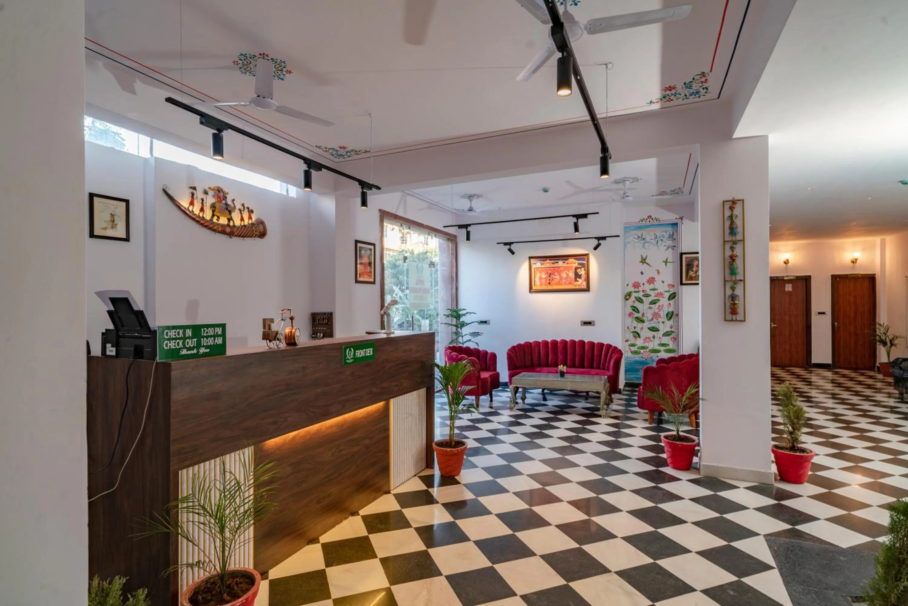 Lobby or reception in DERA PICHOLA- A Lake Facing Boutique Hotel