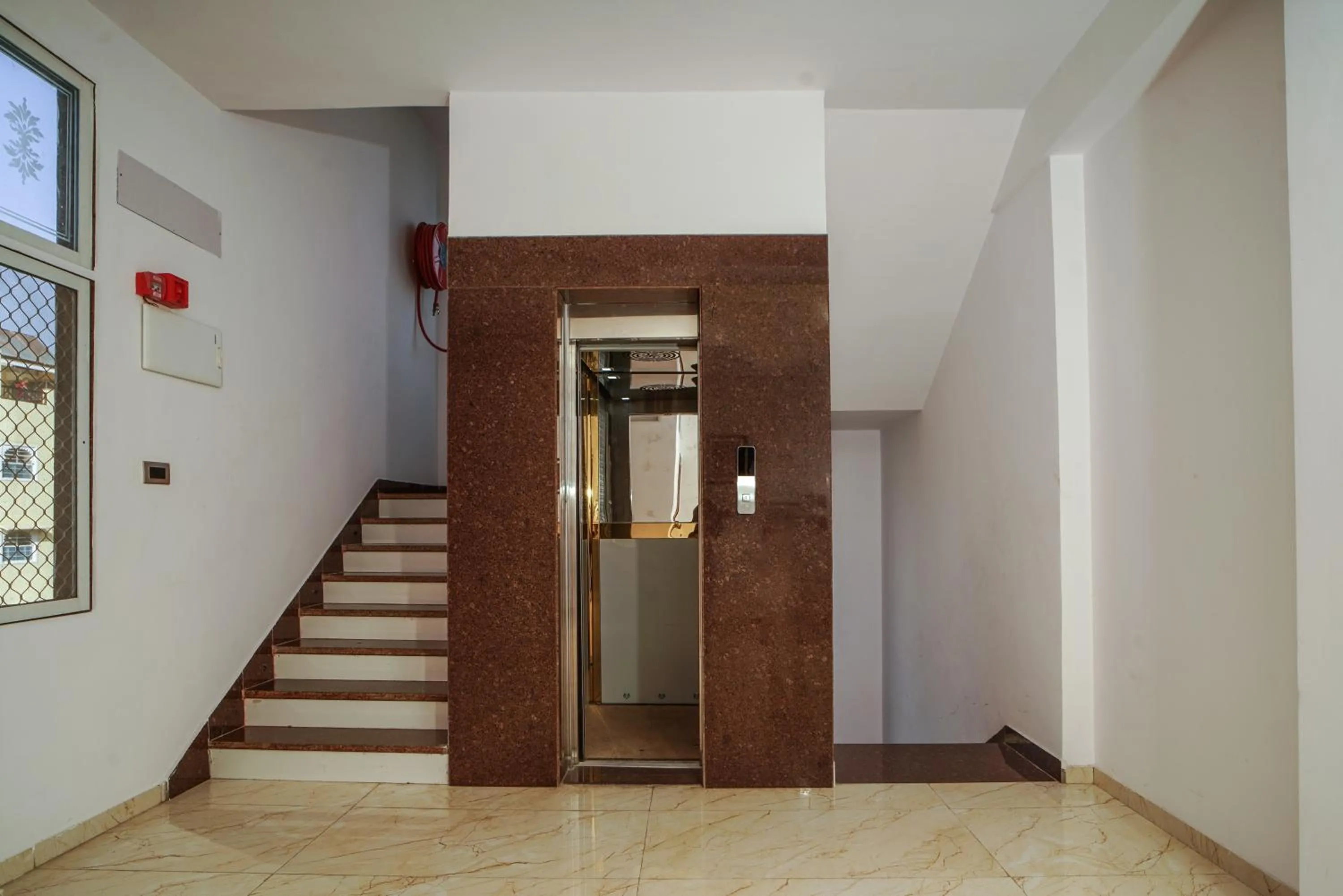 elevator in DERA PICHOLA- A Lake Facing Boutique Hotel
