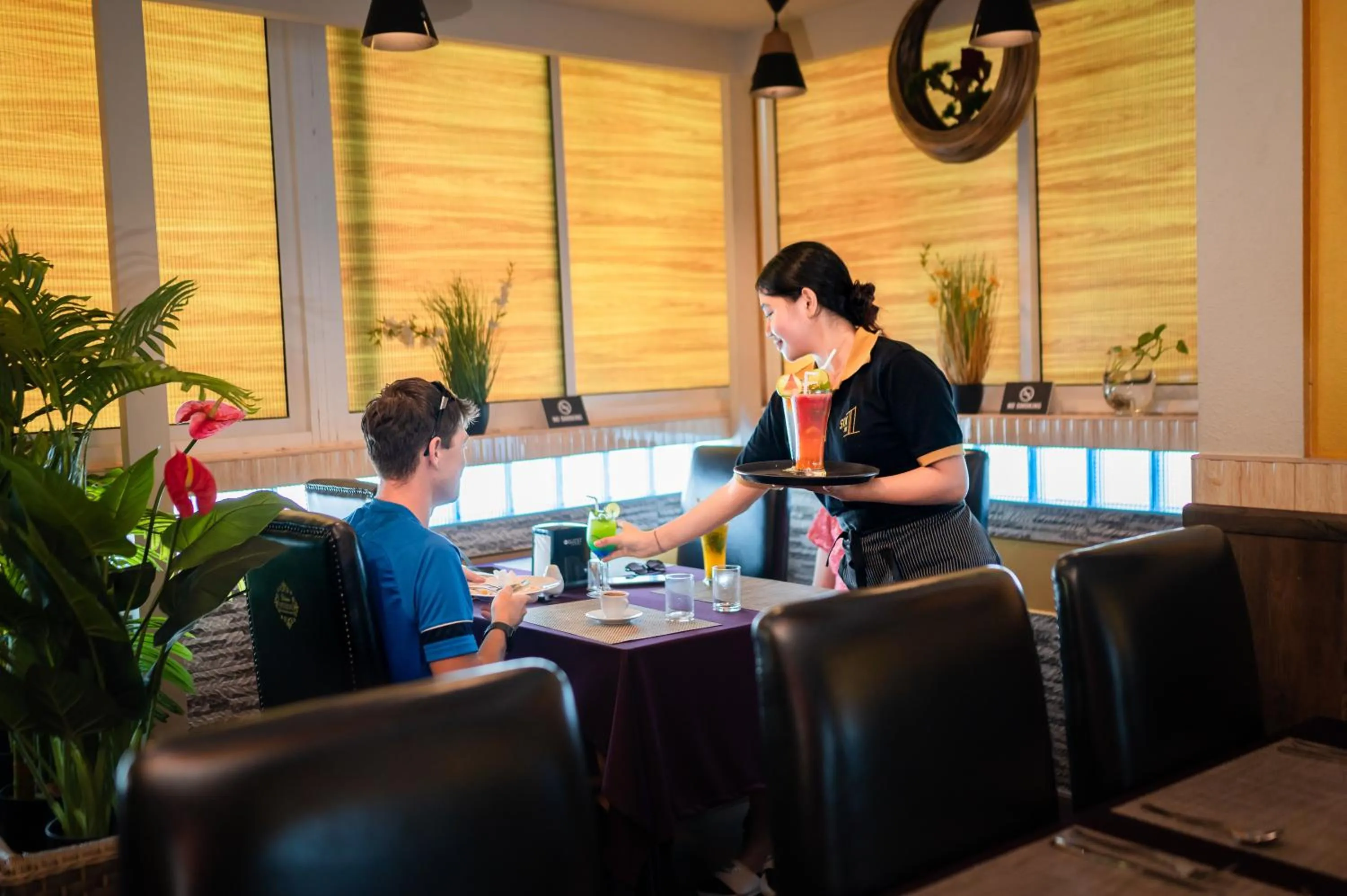 Restaurant/places to eat in ZAN Lodge