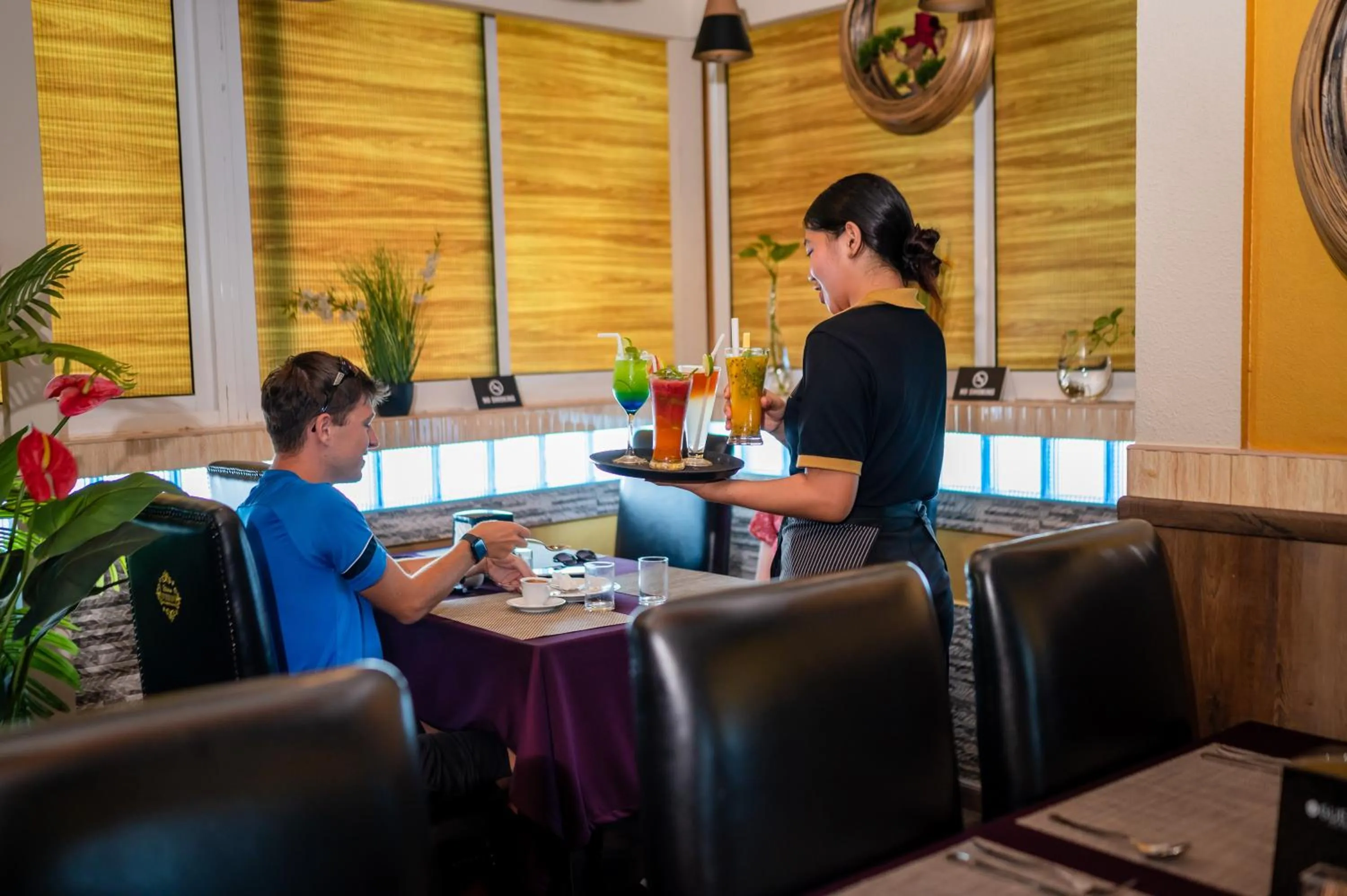 Restaurant/places to eat in ZAN Lodge