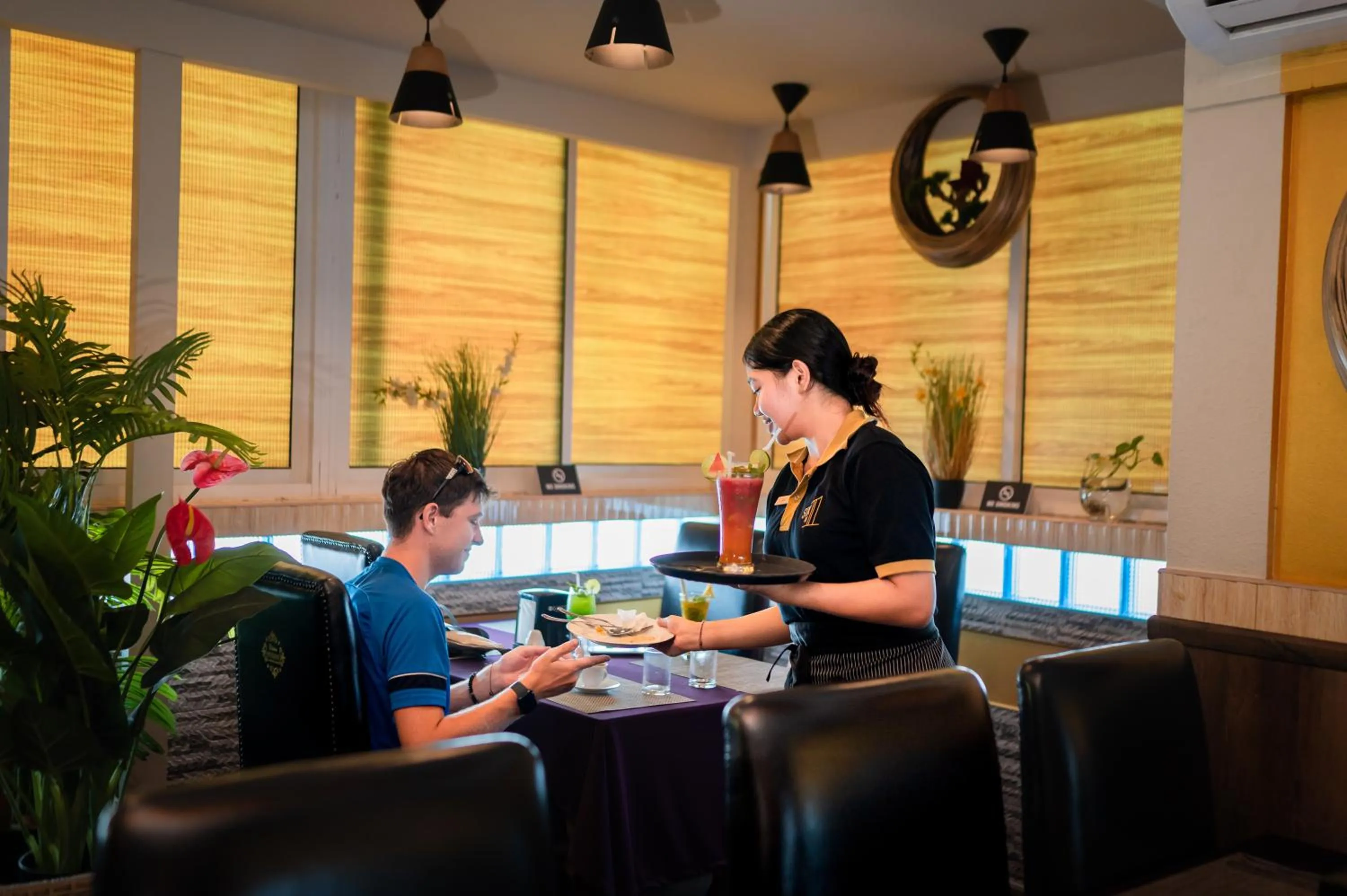 Restaurant/places to eat in ZAN Lodge