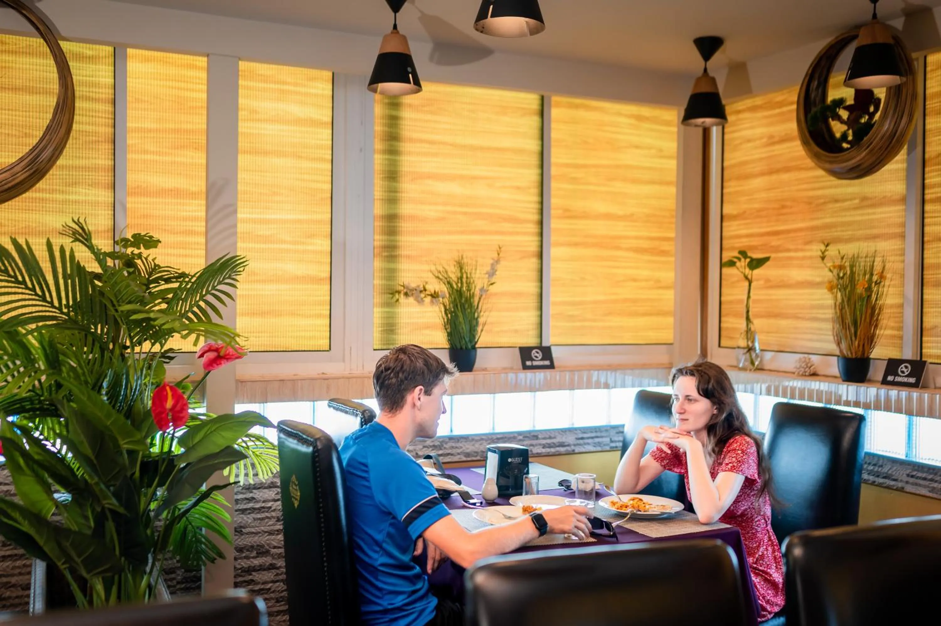 Restaurant/places to eat in ZAN Lodge