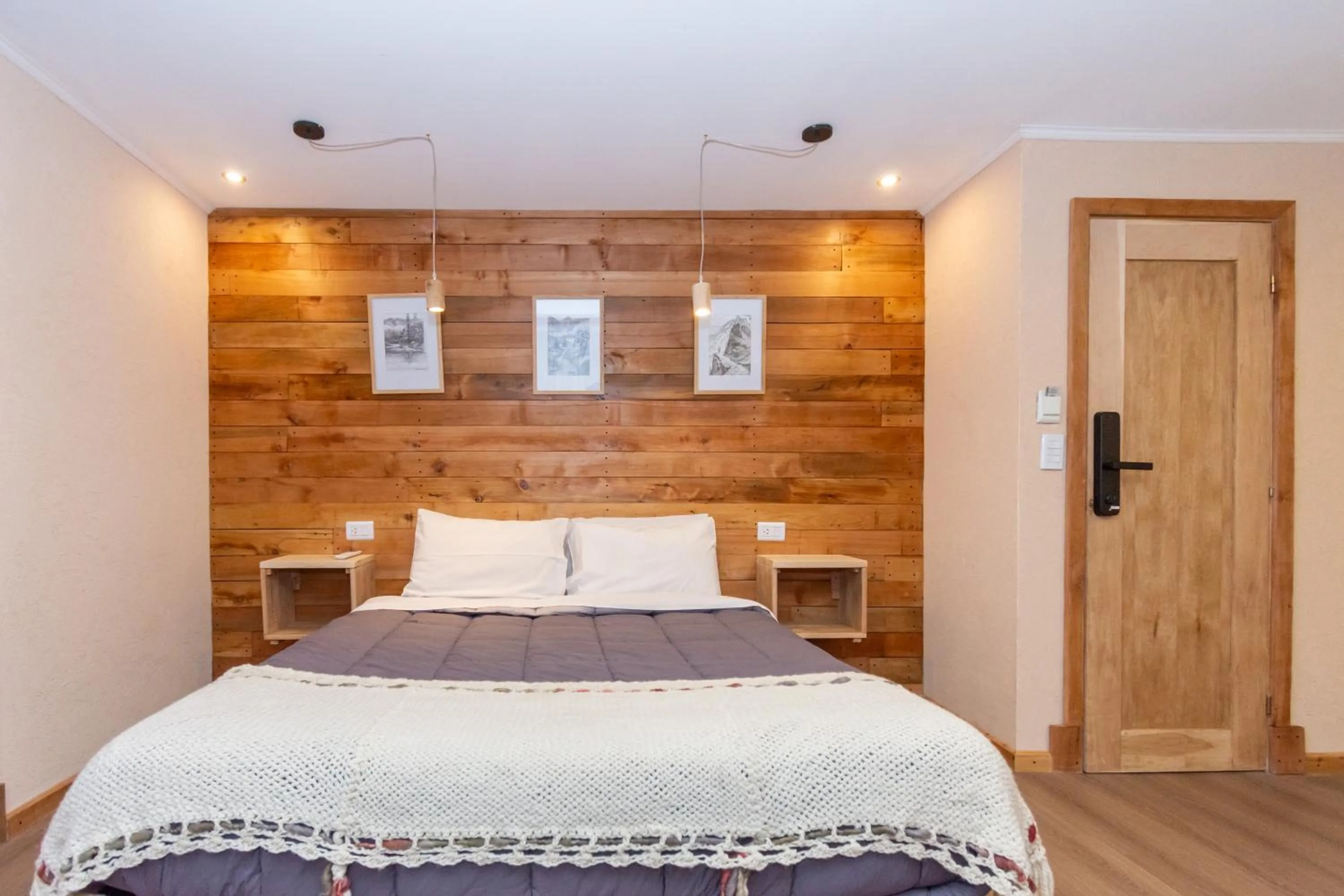 wardrobe, Bed in Equs Posada de Campo