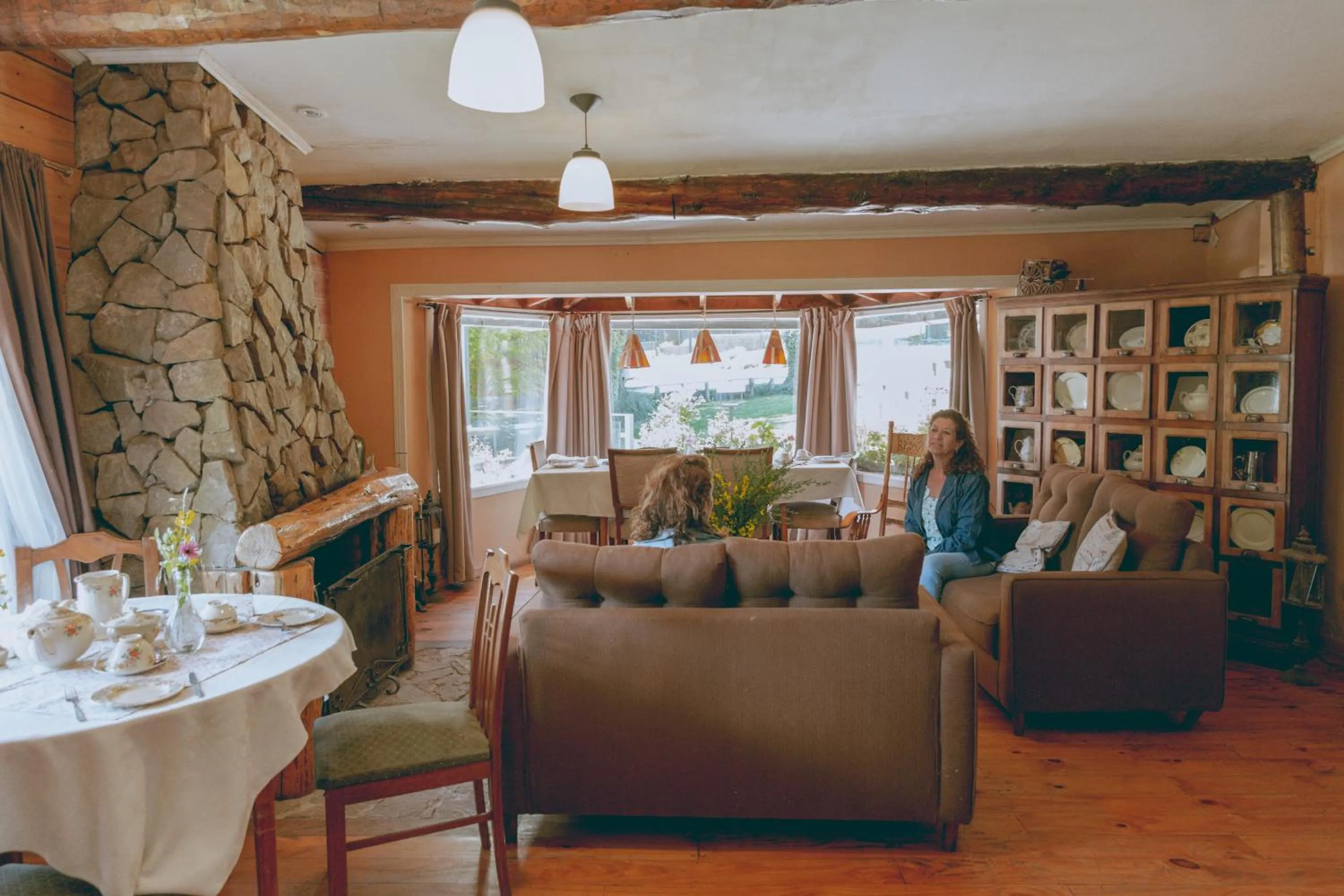 Library in Equs Posada de Campo