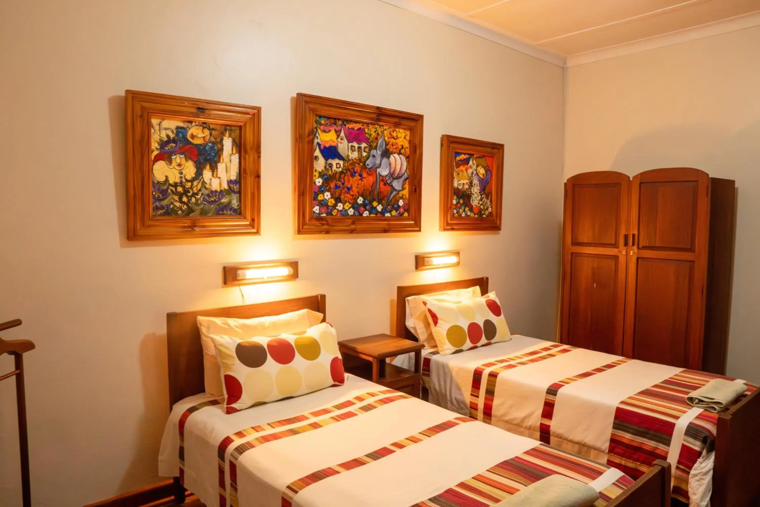 Twin Room with Private External Bathroom - single occupancy in Hotel De Rust Twin Room with Private External Bathroom - single occupancy in Hotel De Rust