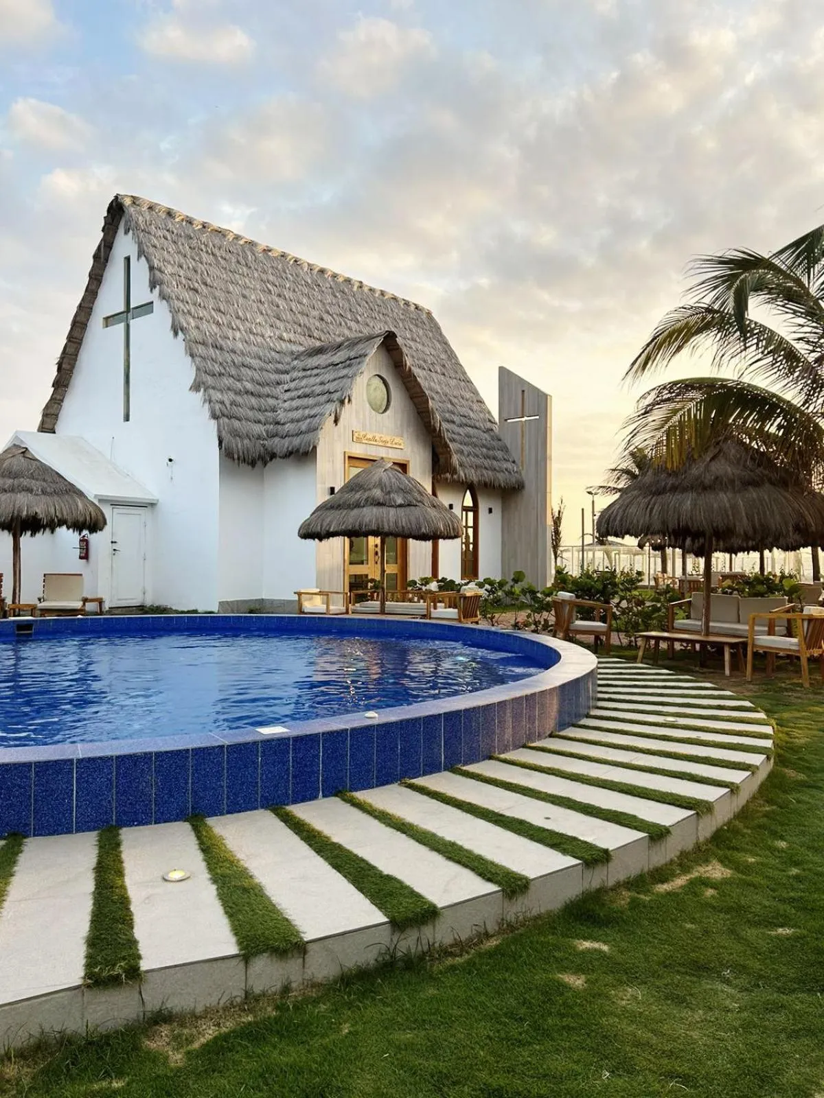 Swimming pool in Hotel Presidente Beach Playas