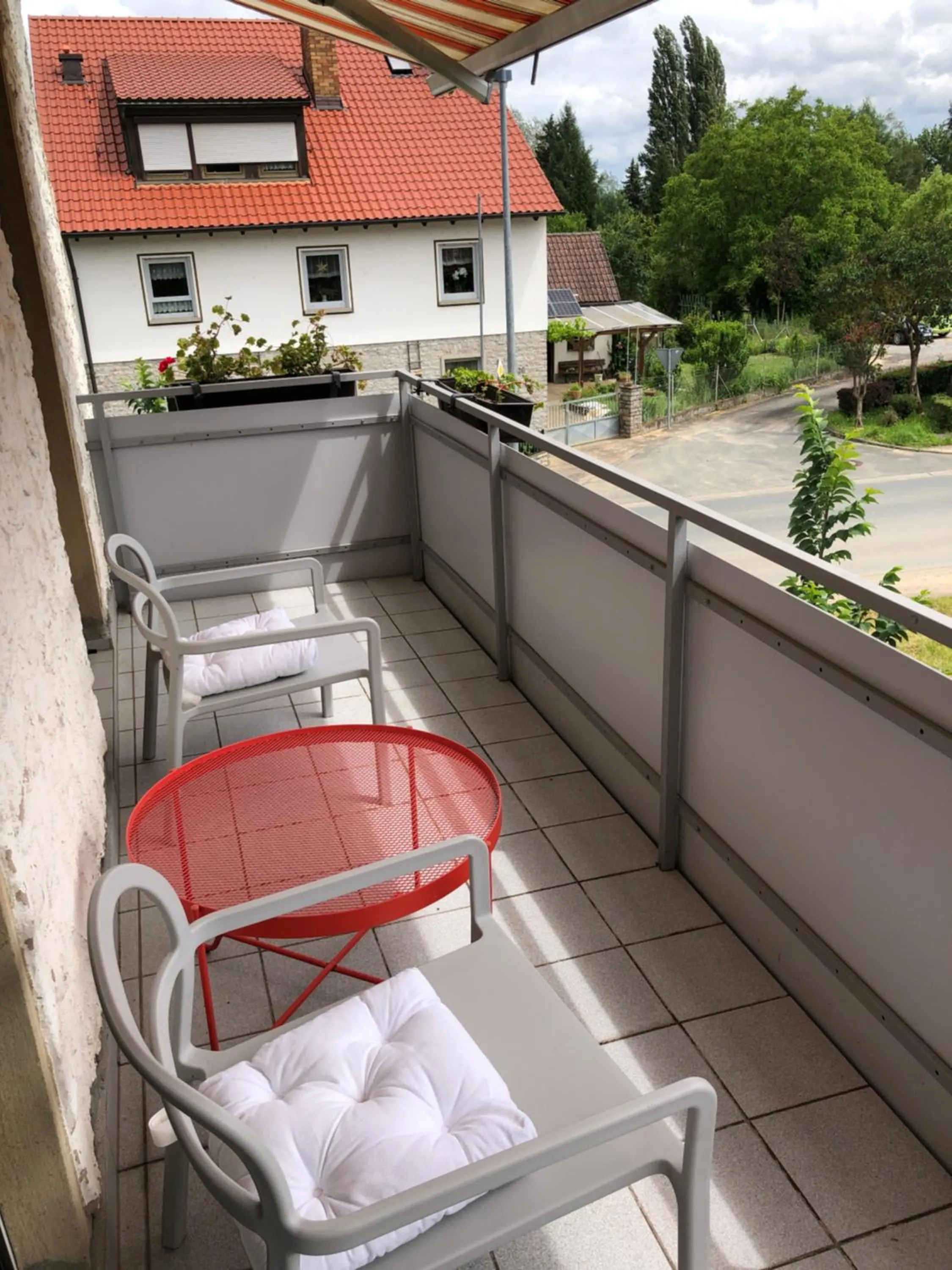 Balcony/Terrace in Apartment in Rot, Fränkisches Design, Balkon in nur 50 Schritten zum Radweg, ideal for Long Stay, Relocation