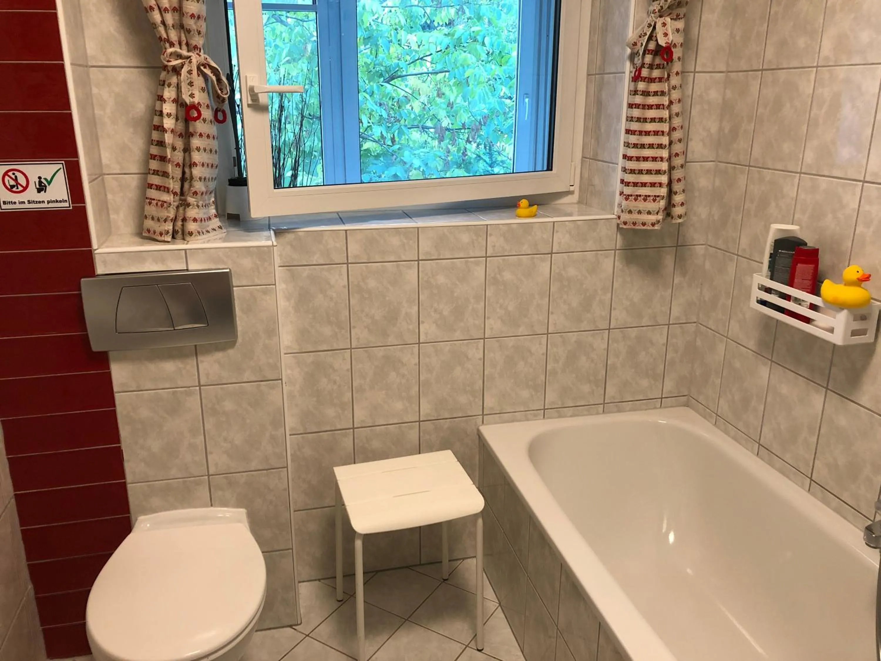Spring in Apartment in Rot, Fränkisches Design, Balkon in nur 50 Schritten zum Radweg, ideal for Long Stay, Relocation