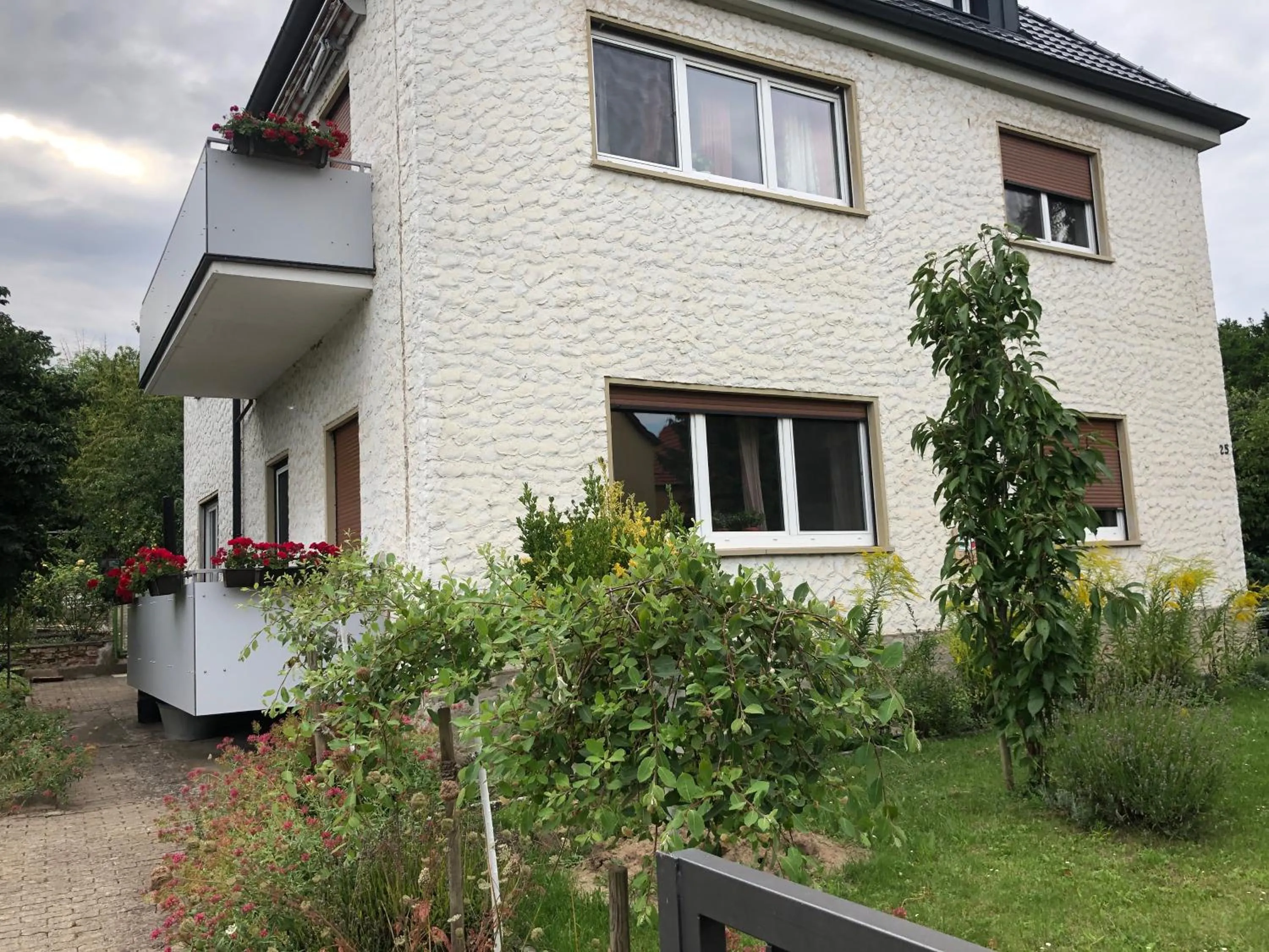 Property building in Apartment in Rot, Fränkisches Design, Balkon in nur 50 Schritten zum Radweg, ideal for Long Stay, Relocation