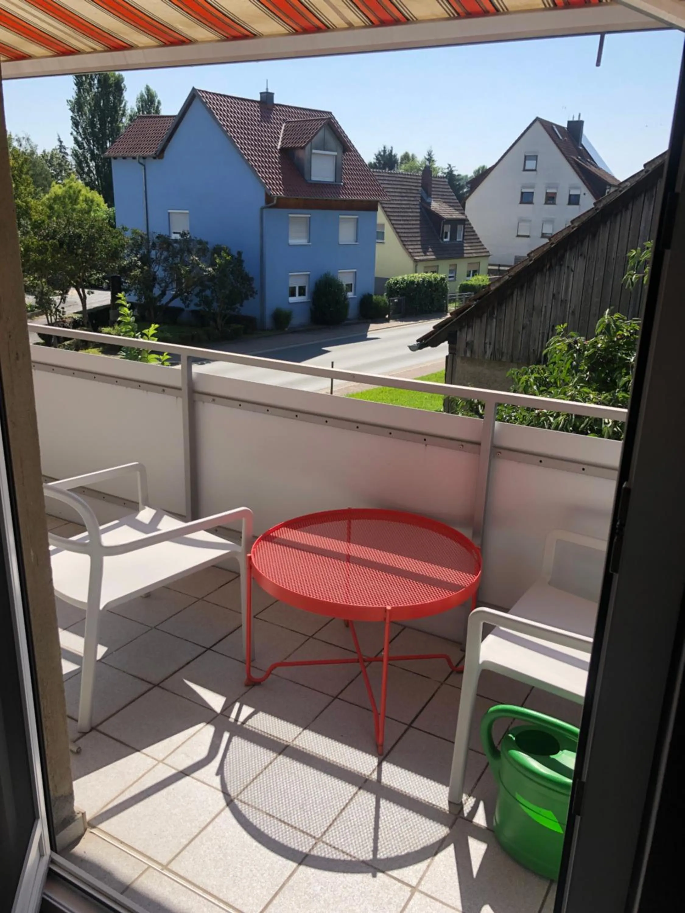 Summer in Apartment in Rot, Fränkisches Design, Balkon in nur 50 Schritten zum Radweg, ideal for Long Stay, Relocation