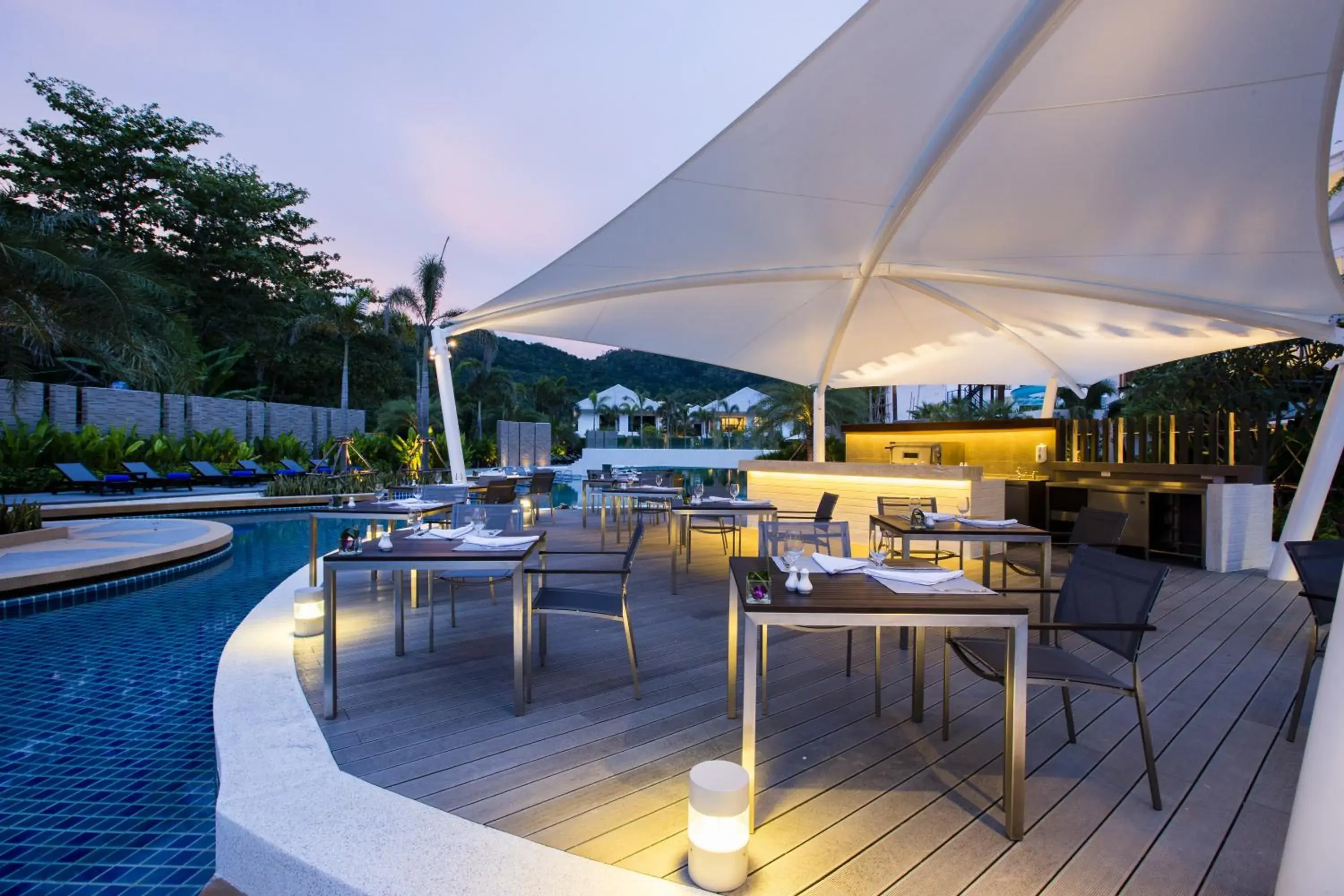 Restaurant/places to eat in Holiday Inn Resort Phuket Karon Beach by IHG Restaurant/places to eat in Holiday Inn Resort Phuket Karon Beach by IHG
