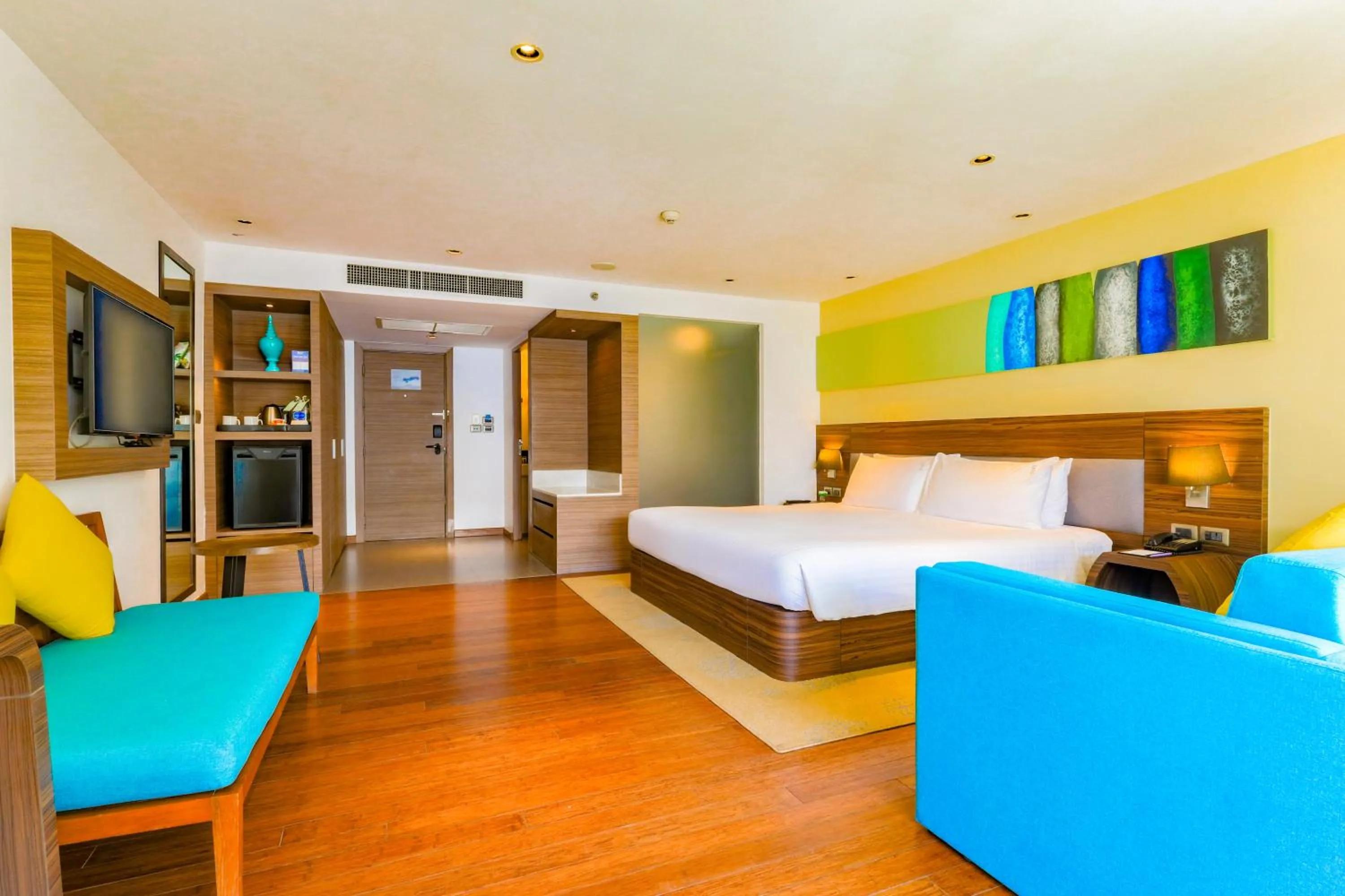 Bedroom, Bed in Holiday Inn Resort Phuket Karon Beach by IHG