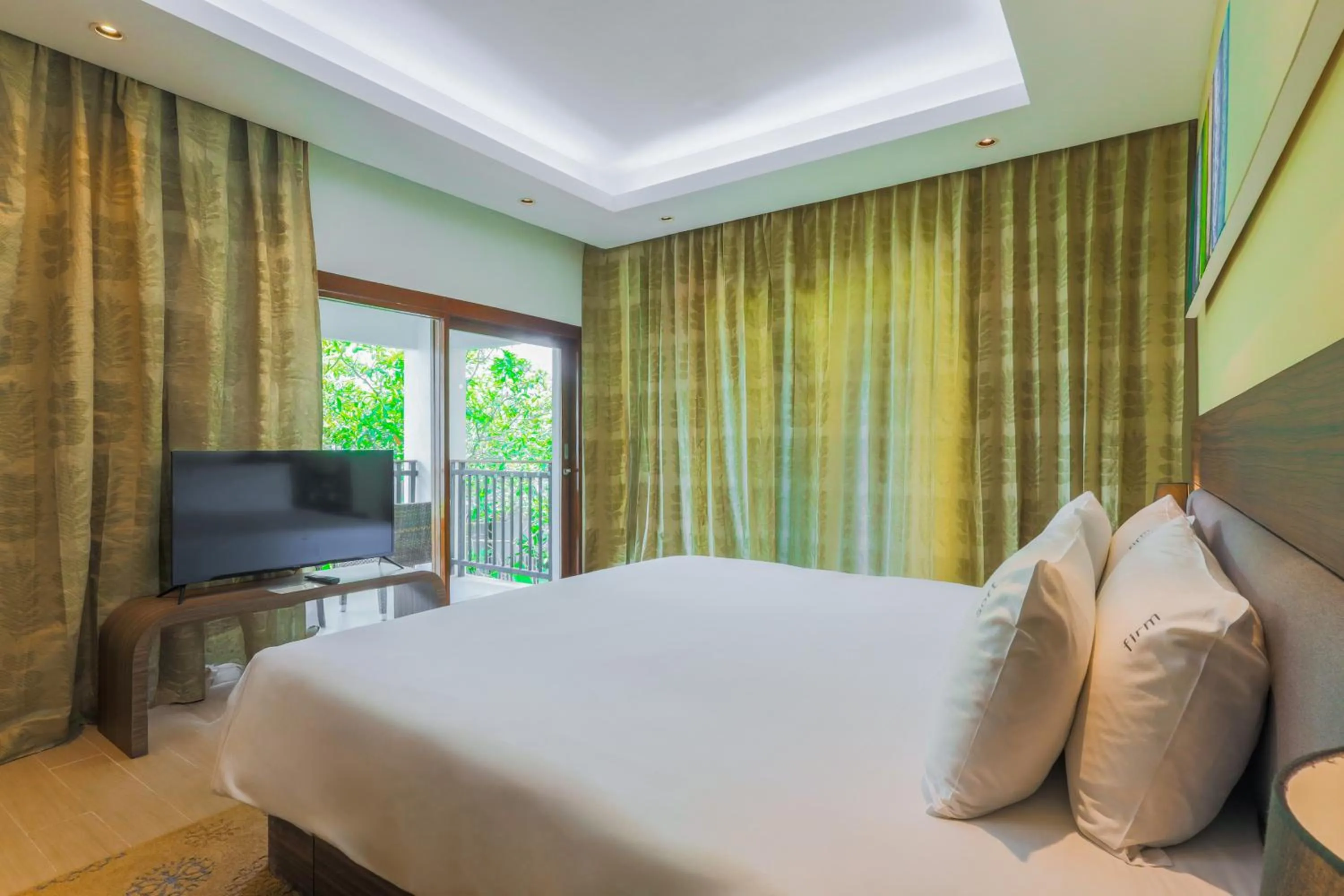 Bed in Holiday Inn Resort Phuket Karon Beach by IHG