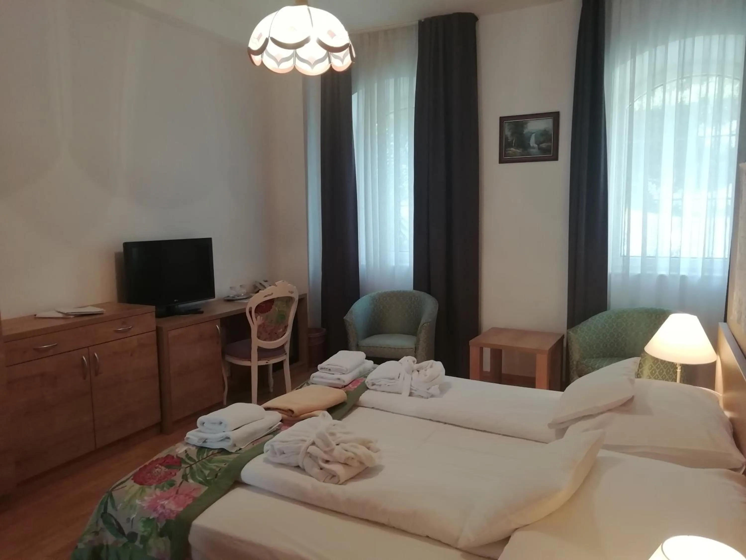 Photo of the whole room, Bed in Batthyány Kúria
