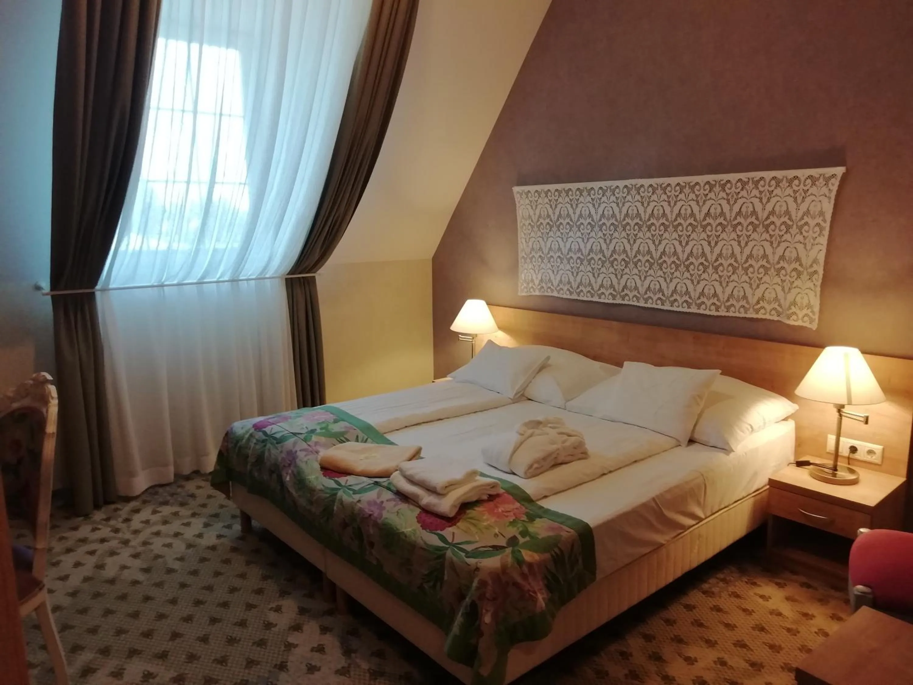 Photo of the whole room, Bed in Batthyány Kúria