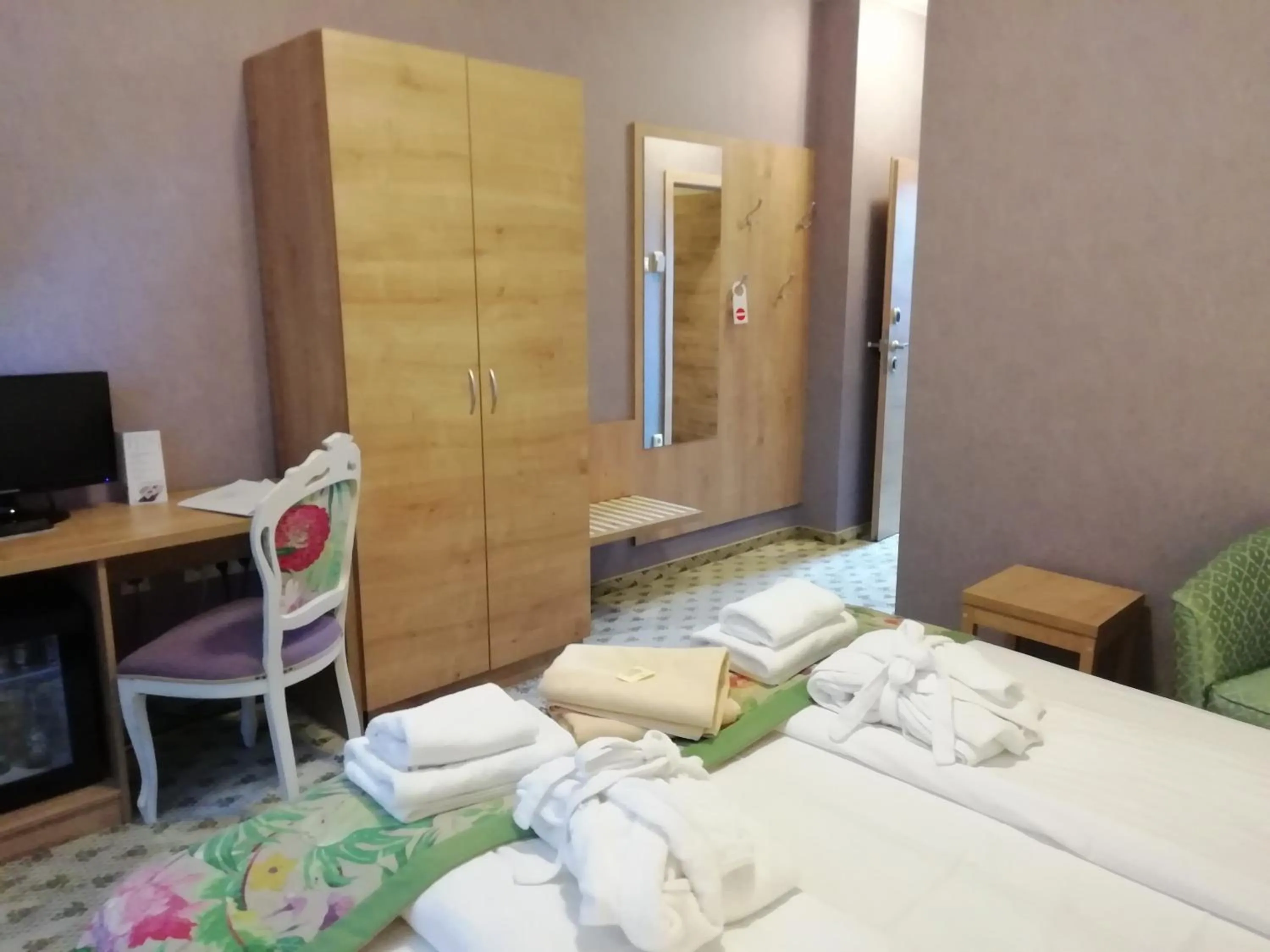 Photo of the whole room, Bed in Batthyány Kúria