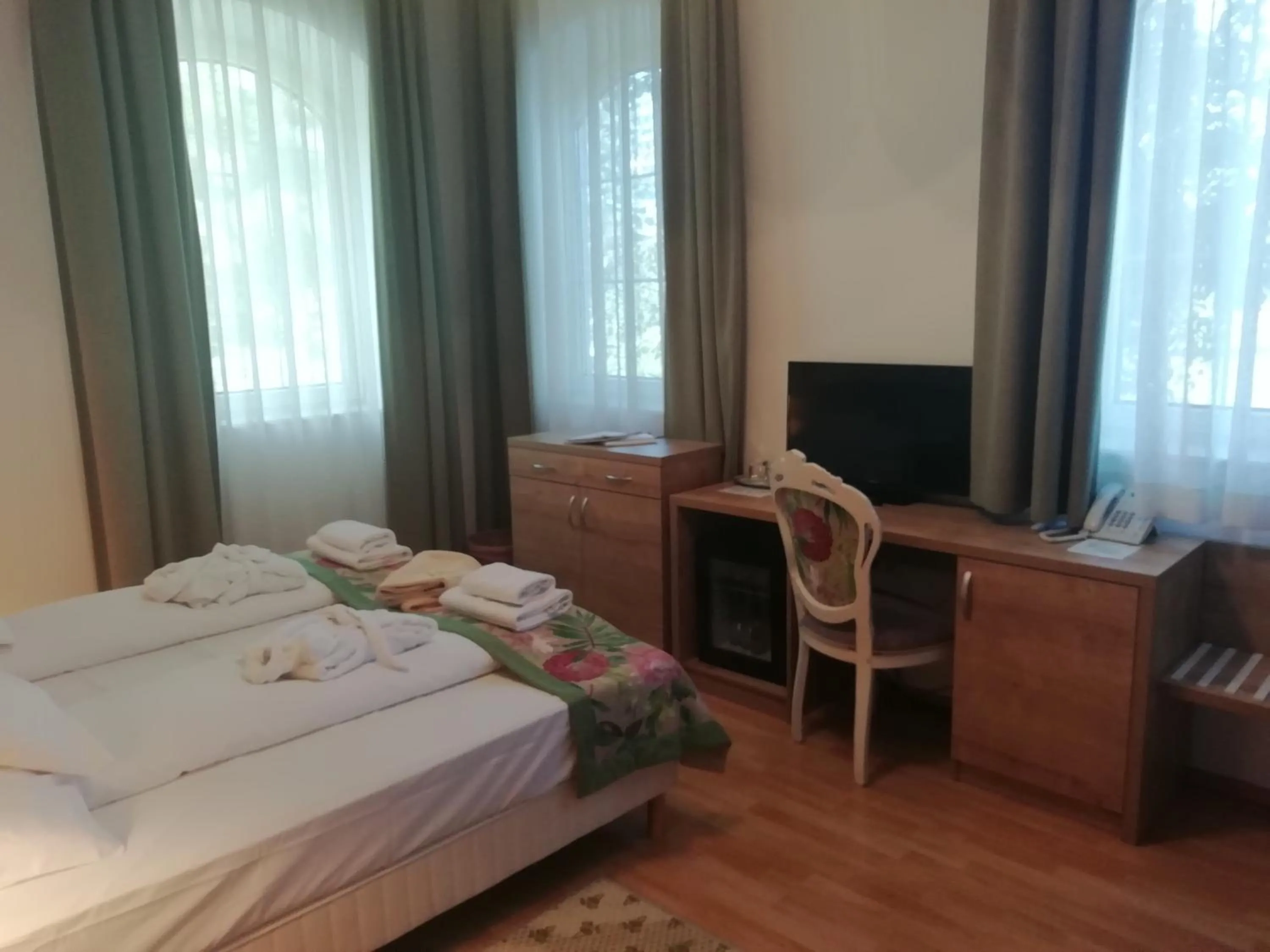 Photo of the whole room, Bed in Batthyány Kúria