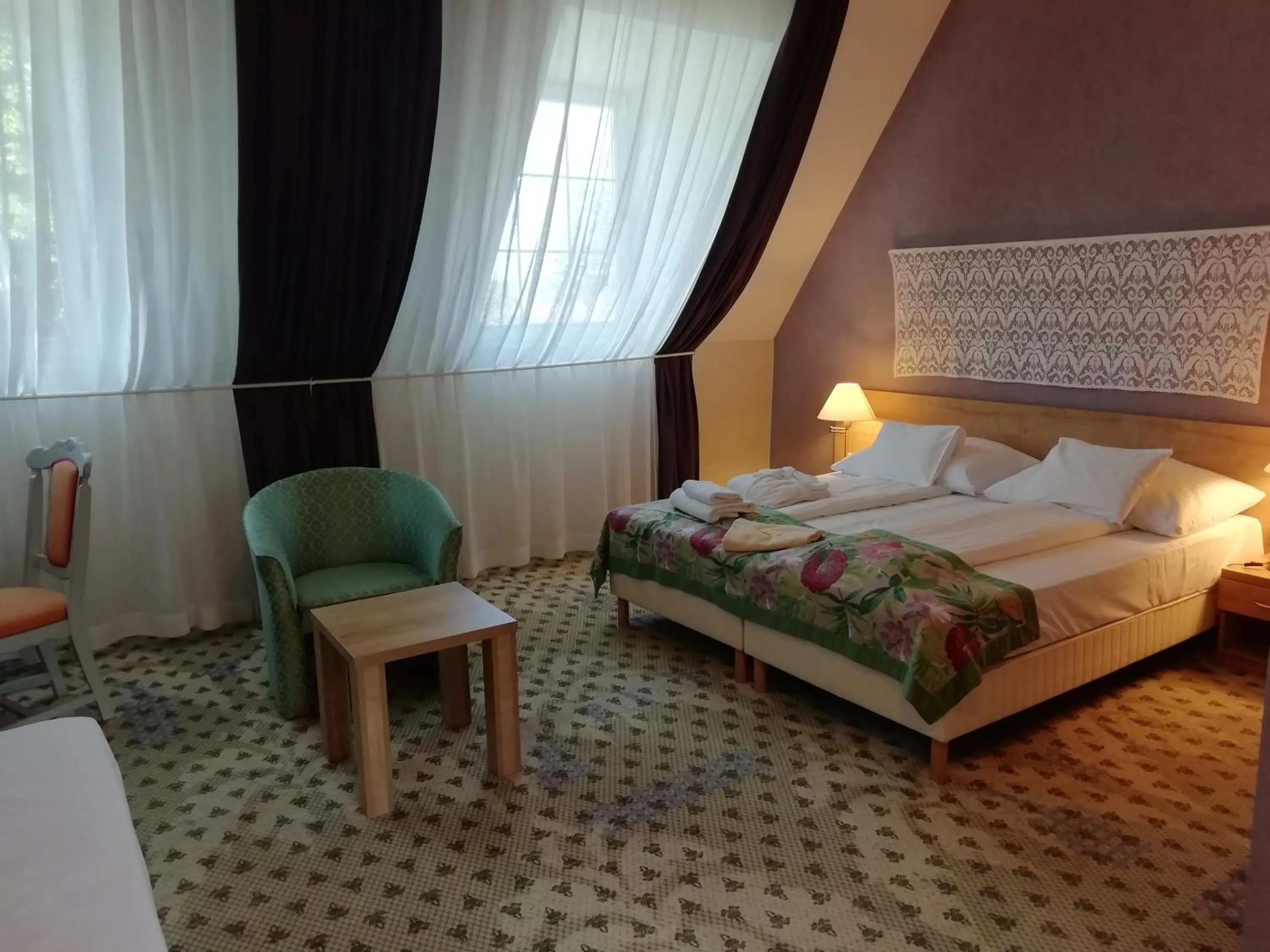 Photo of the whole room, Bed in Batthyány Kúria