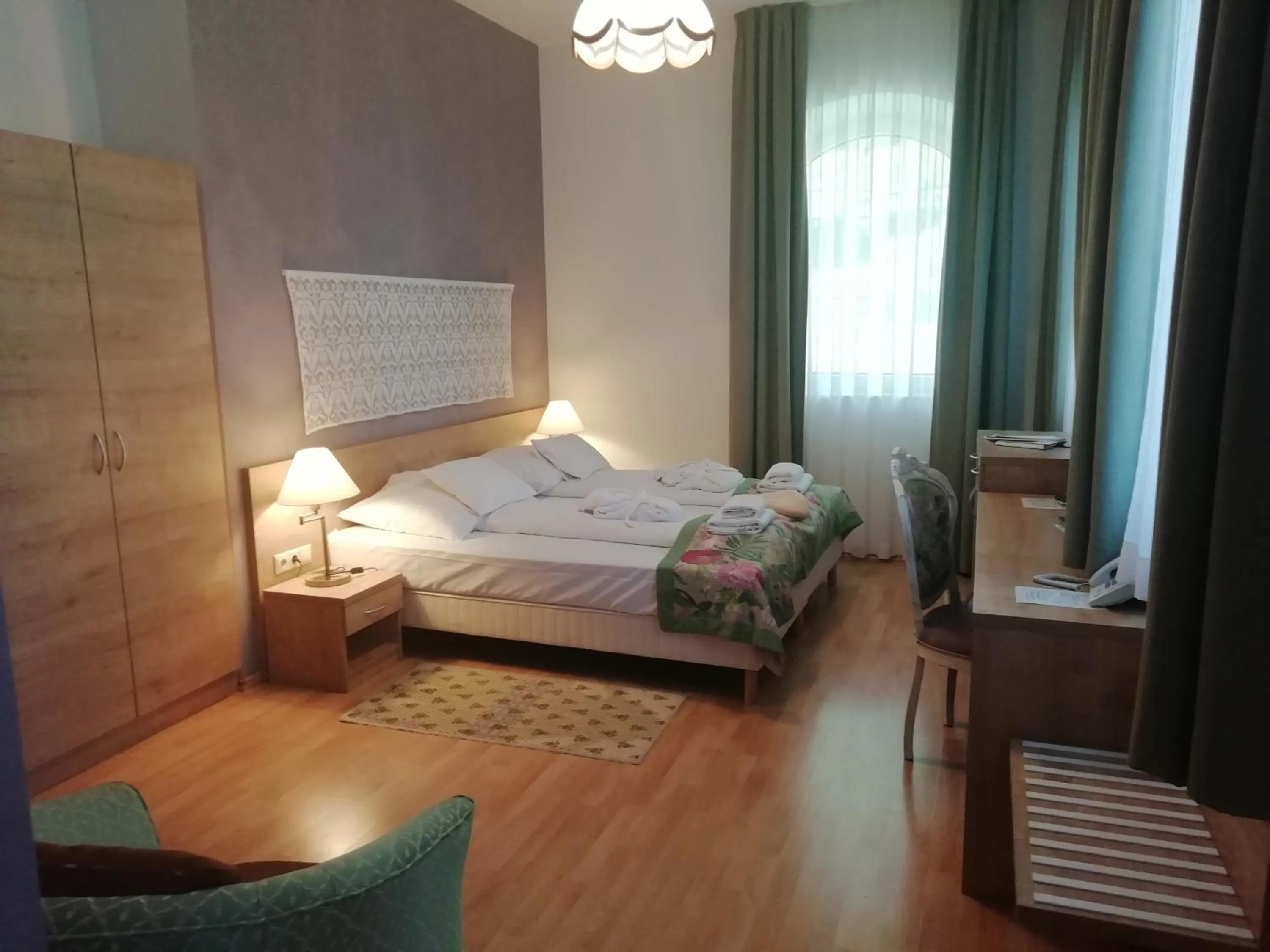 Photo of the whole room, Bed in Batthyány Kúria