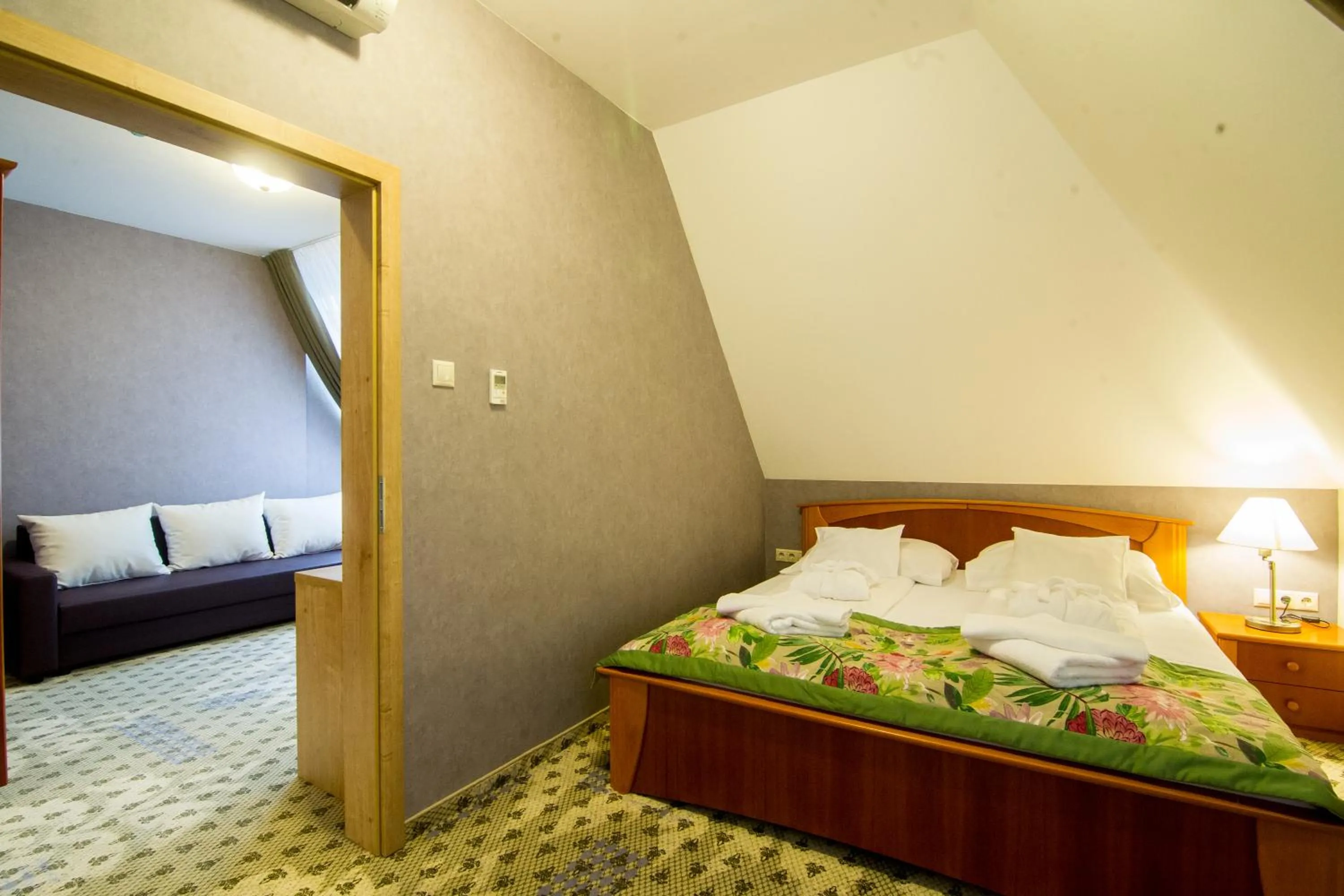 Photo of the whole room, Bed in Batthyány Kúria